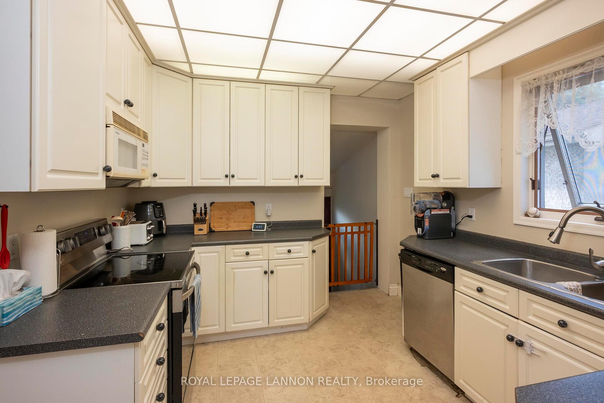 Photo 8 of 223 Marks St S, Thunder Bay, McKeller Park — HOMEH
