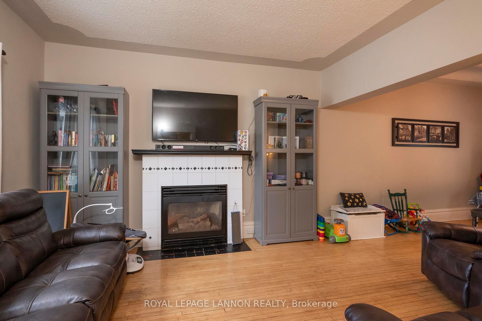 Photo 10 of 223 Marks St S, Thunder Bay, McKeller Park — HOMEH