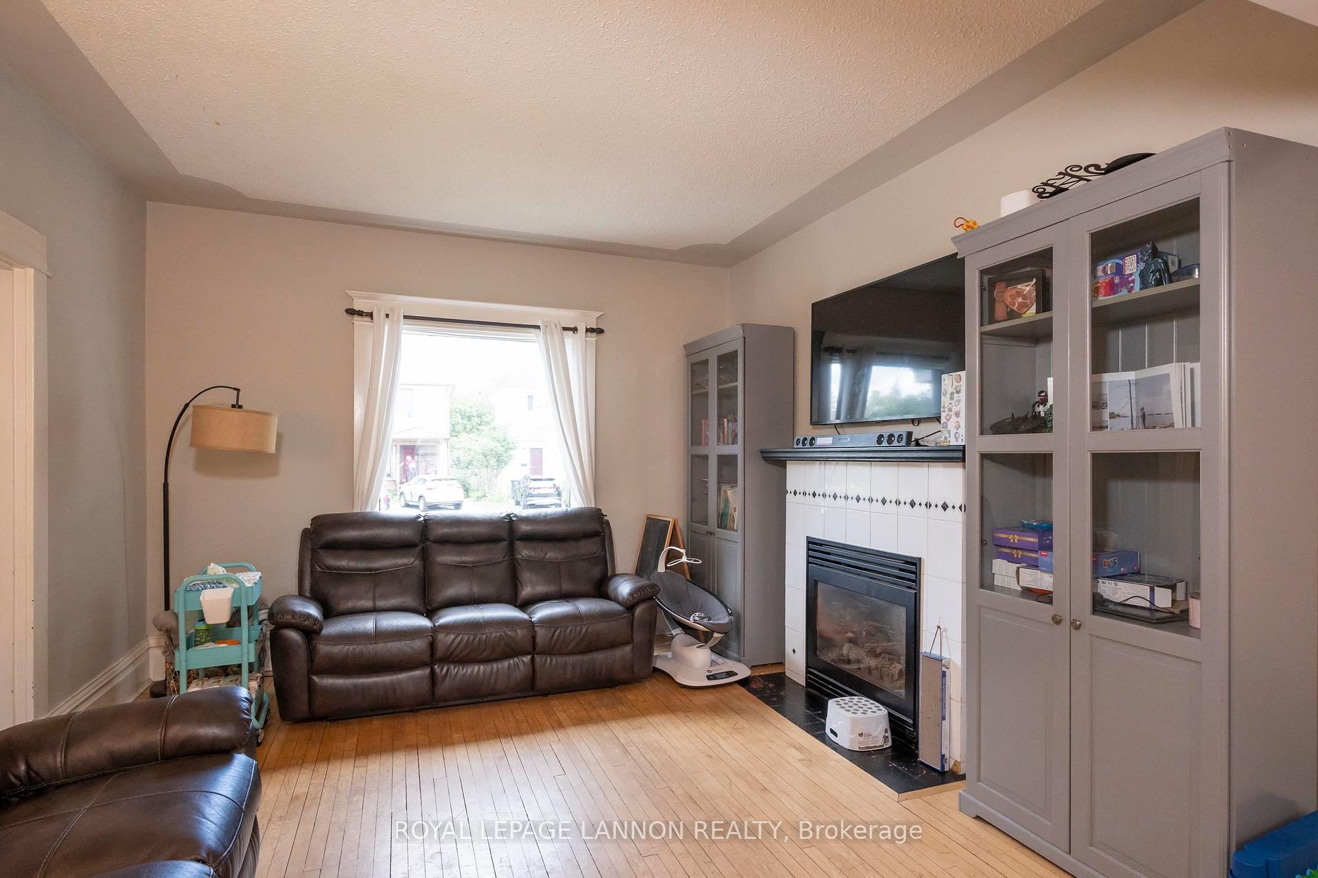 Photo 11 of 223 Marks St S, Thunder Bay, McKeller Park — HOMEH