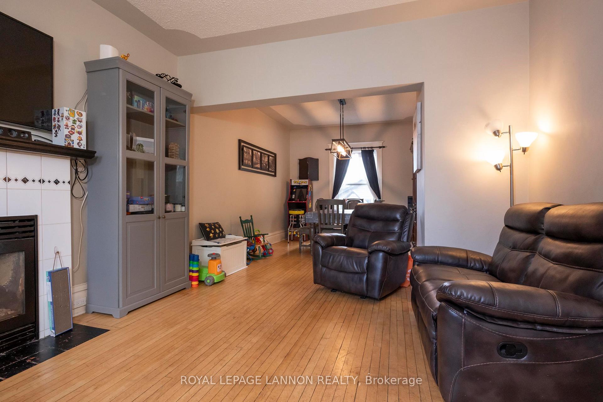 Photo 12 of 223 Marks St S, Thunder Bay, McKeller Park — HOMEH