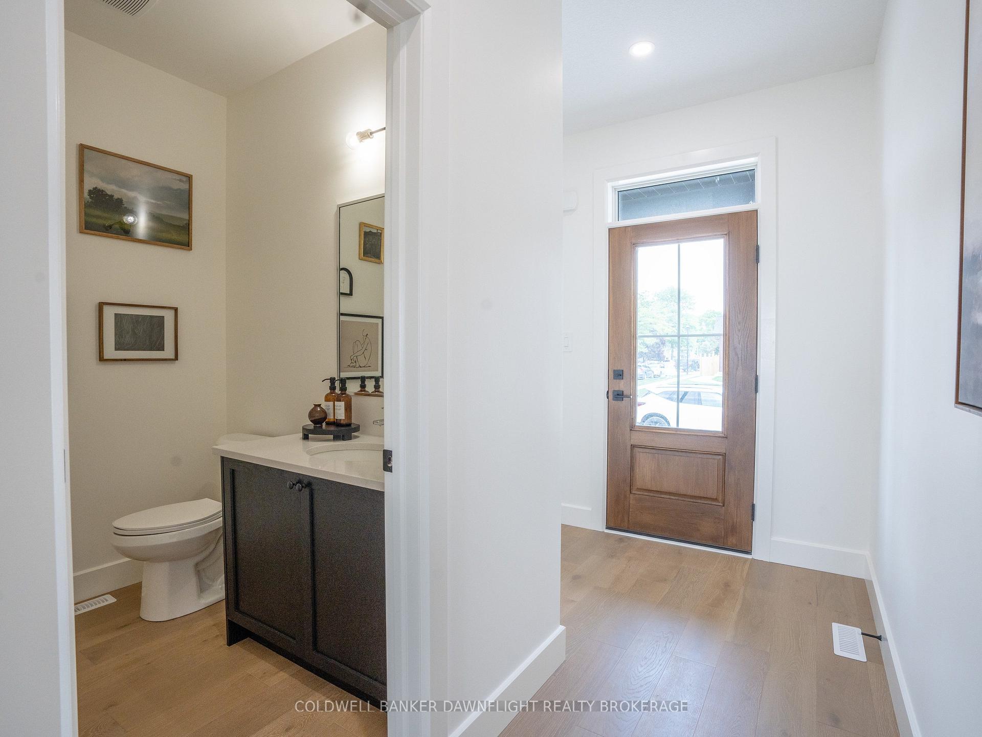 Photo 5 of Unit 11, 147 Scotts Drive, Lucan Biddulph, Lucan — HOMEH