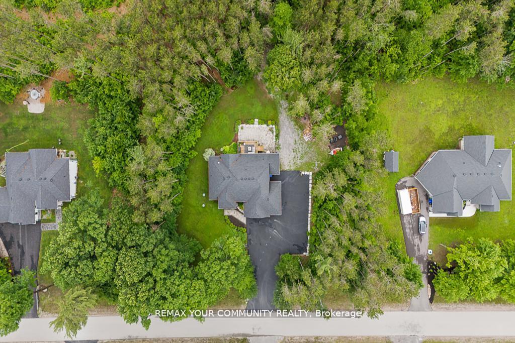 Photo 2 of 38 Windermere Circle, Tay, Rural Tay — HOMEH