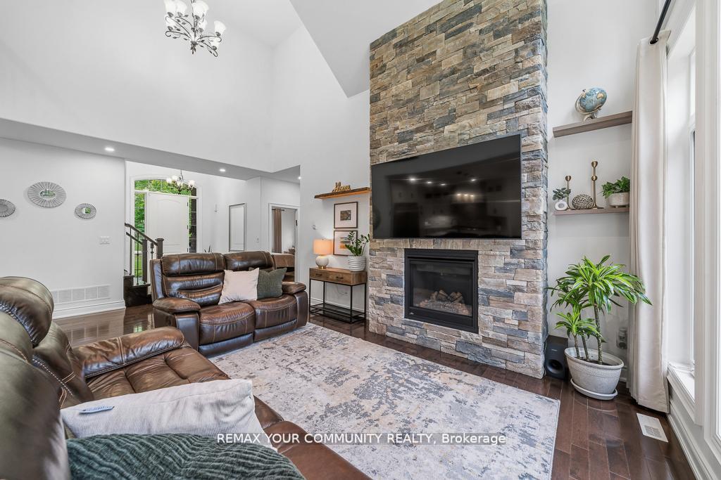 Photo 15 of 38 Windermere Circle, Tay, Rural Tay — HOMEH