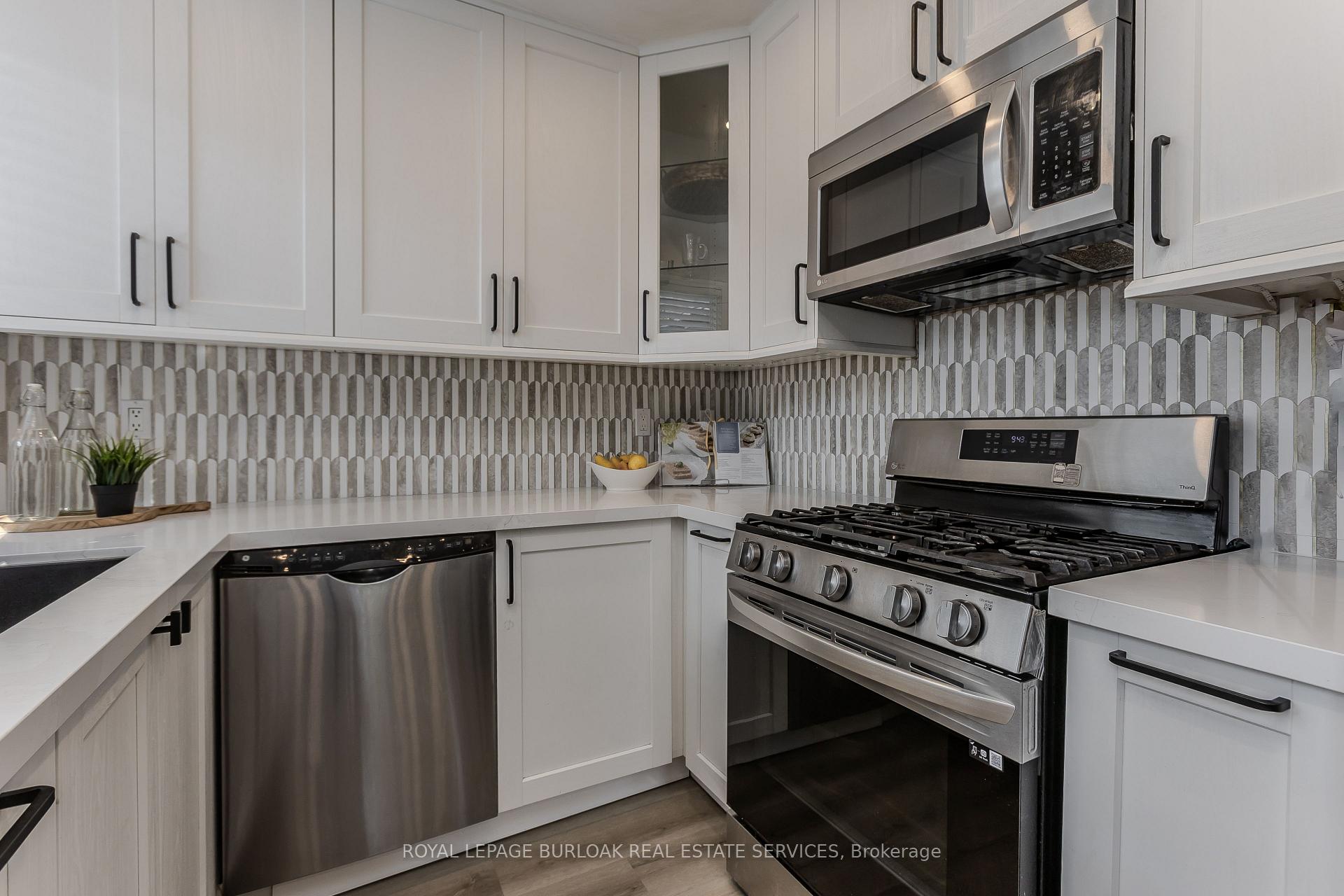 Photo 12 of 5190 Wood Crescent, Burlington, Orchard — HOMEH