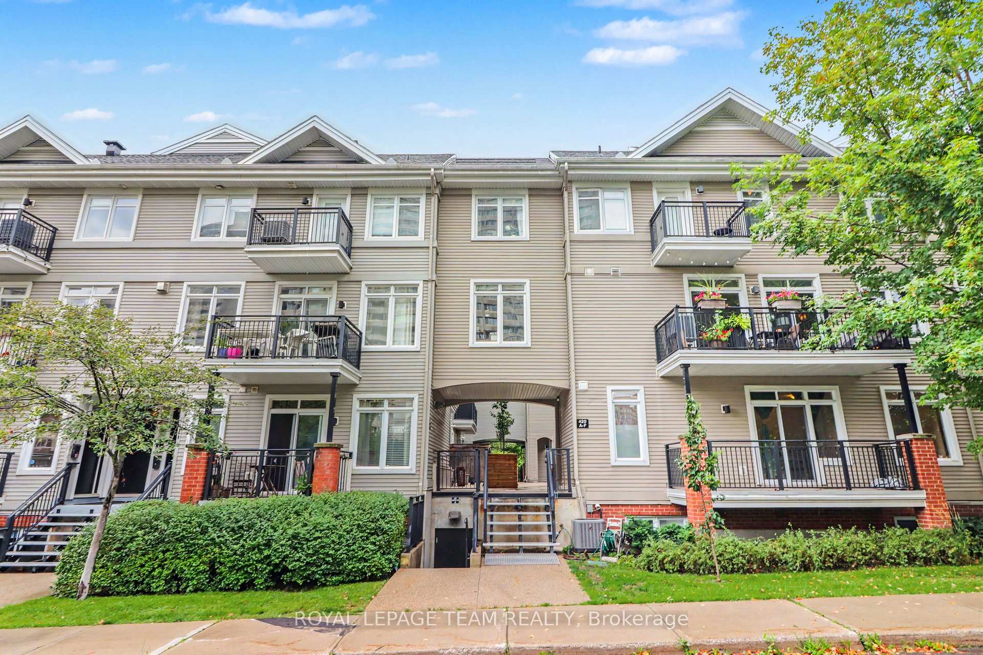 Front of Unit C, 418 Nepean Street