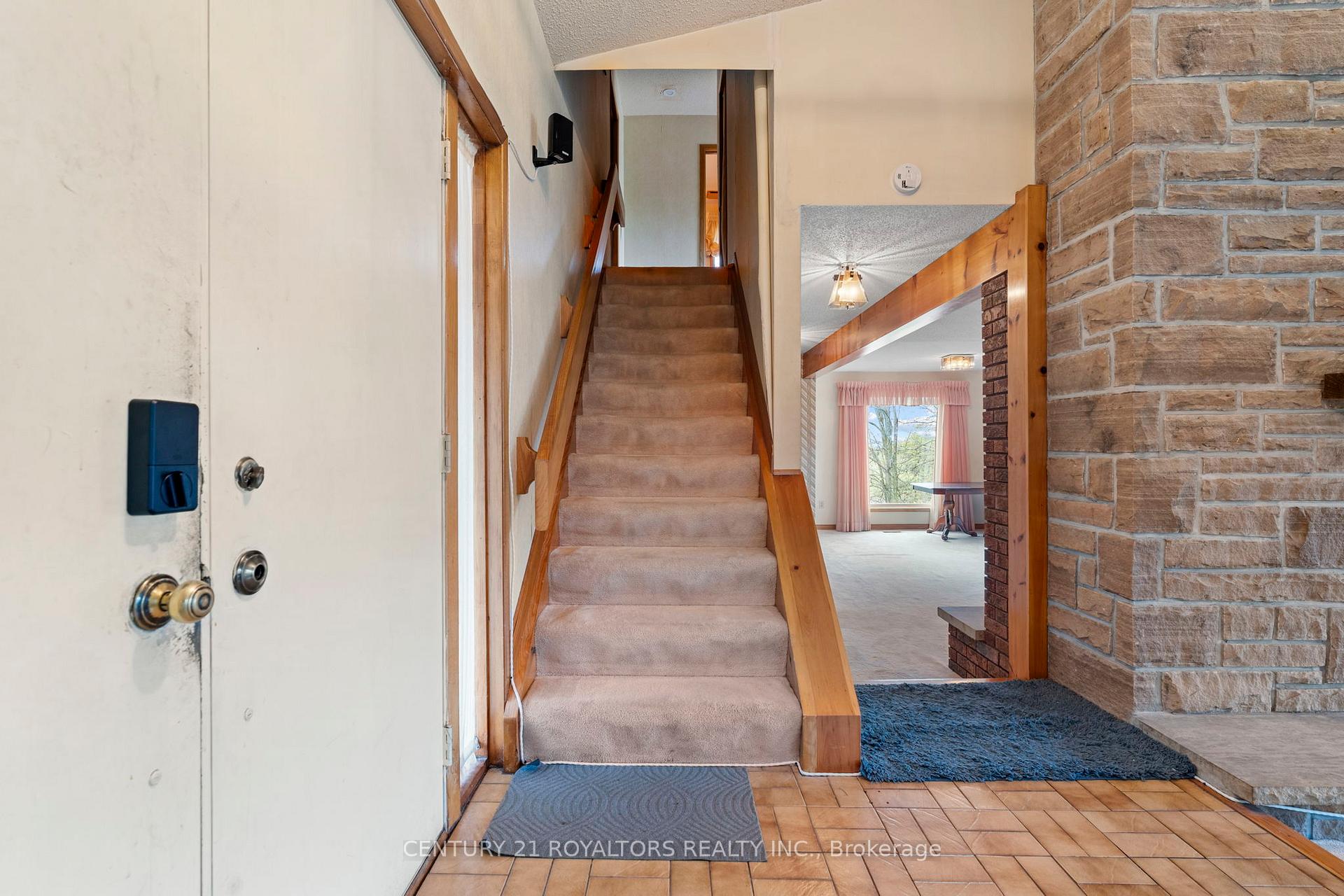 Photo 7 of 17940 Airport Road, Caledon, Rural Caledon — HOMEH