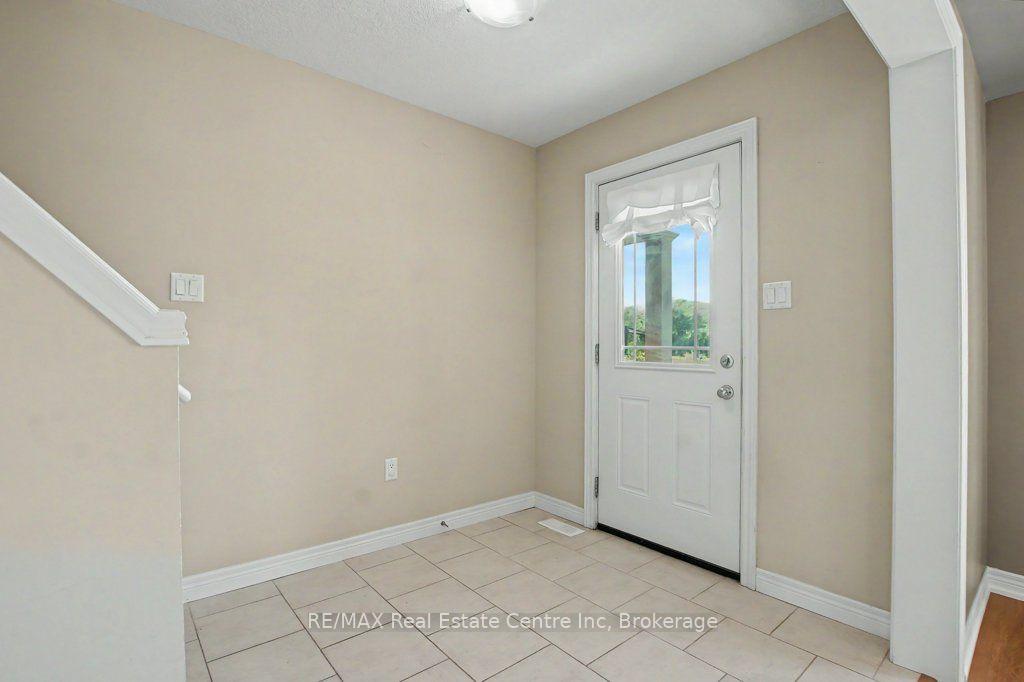 Photo 5 of Unit 14, 14 Amos Drive, Guelph, Kortright East — HOMEH
