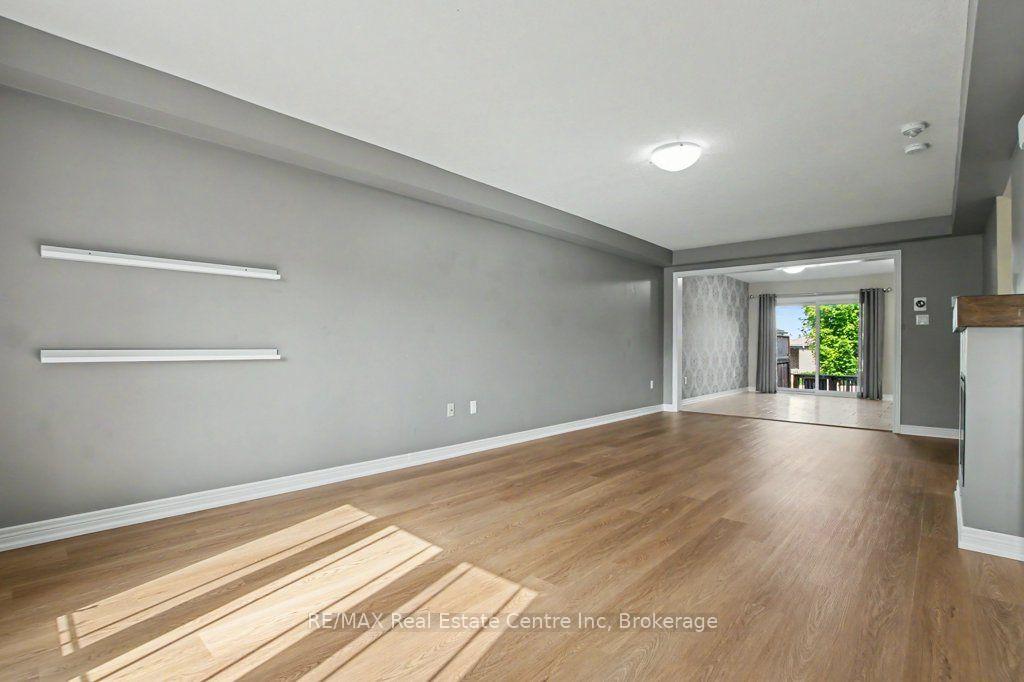Photo 7 of Unit 14, 14 Amos Drive, Guelph, Kortright East — HOMEH