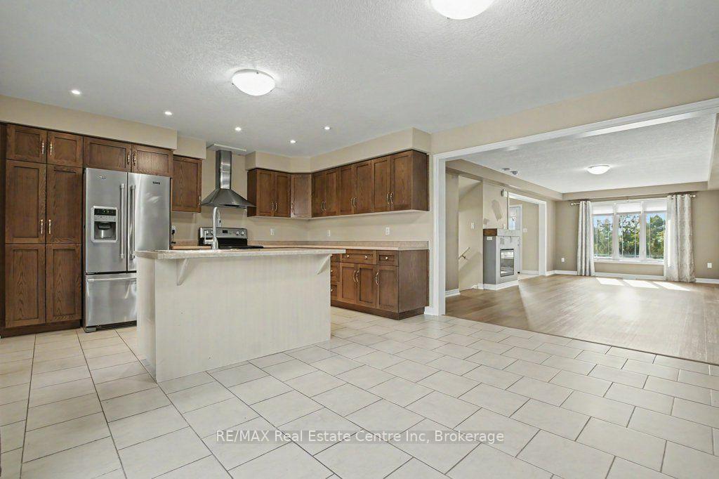 Photo 12 of Unit 14, 14 Amos Drive, Guelph, Kortright East — HOMEH