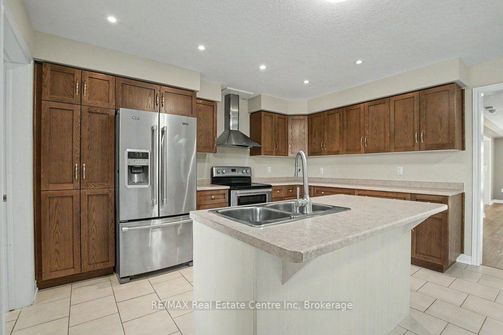 Photo 15 of Unit 14, 14 Amos Drive, Guelph, Kortright East — HOMEH