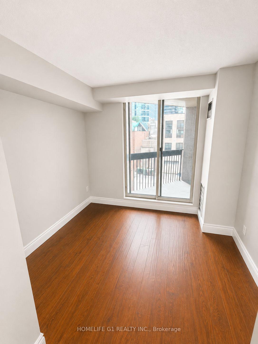 Photo of Unit 301, 633 Bay Street