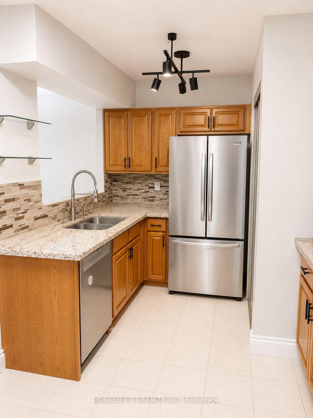 Photo 2 of Unit 301, 633 Bay Street, Toronto, Bay Street Corridor — HOMEH