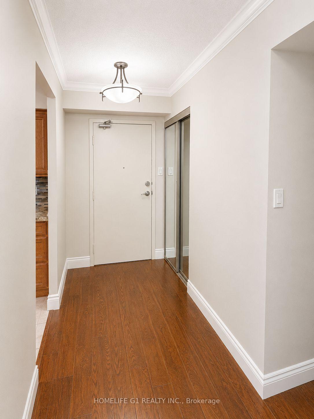 Photo 5 of Unit 301, 633 Bay Street, Toronto, Bay Street Corridor — HOMEH