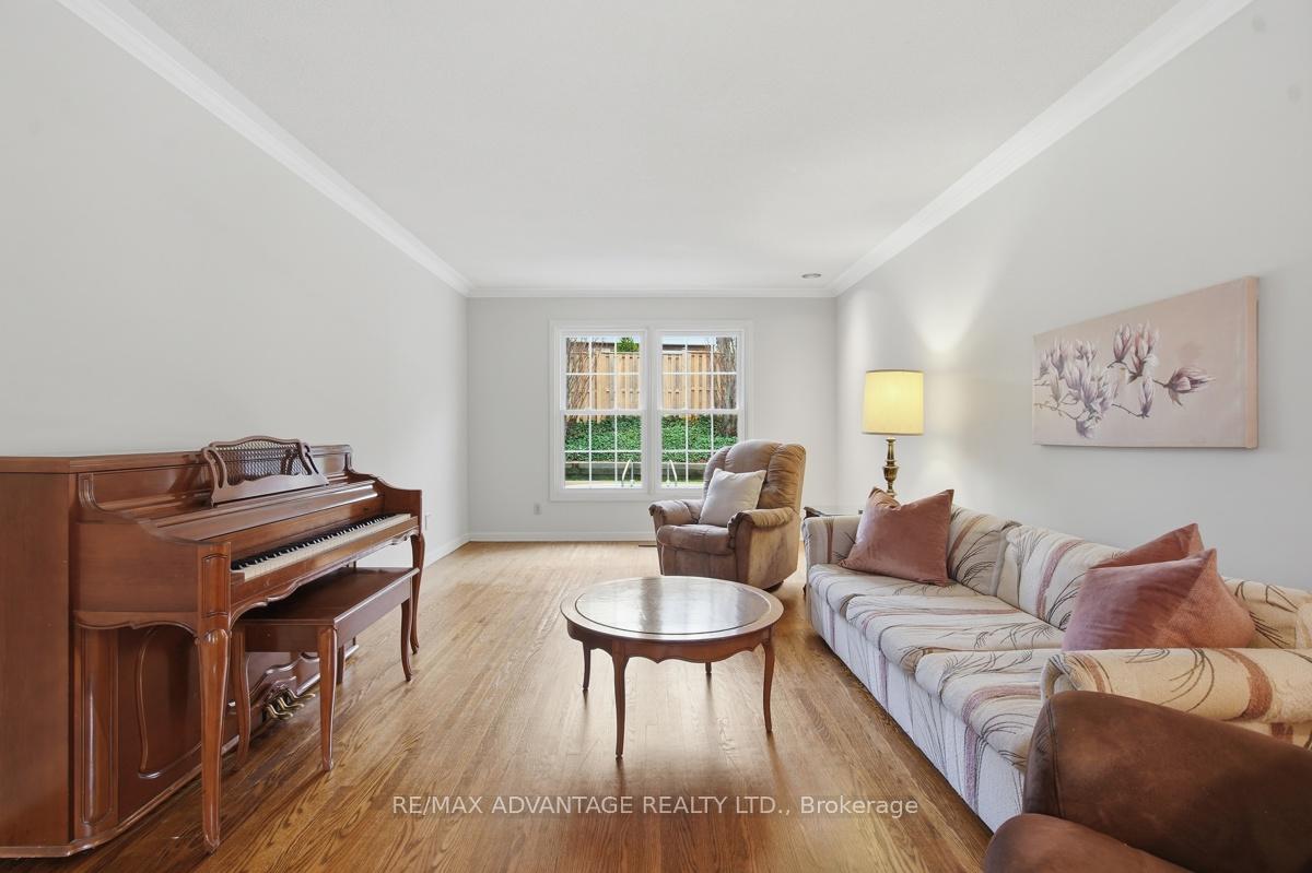 Photo 8 of 35 Cowan Place, London, South R — HOMEH
