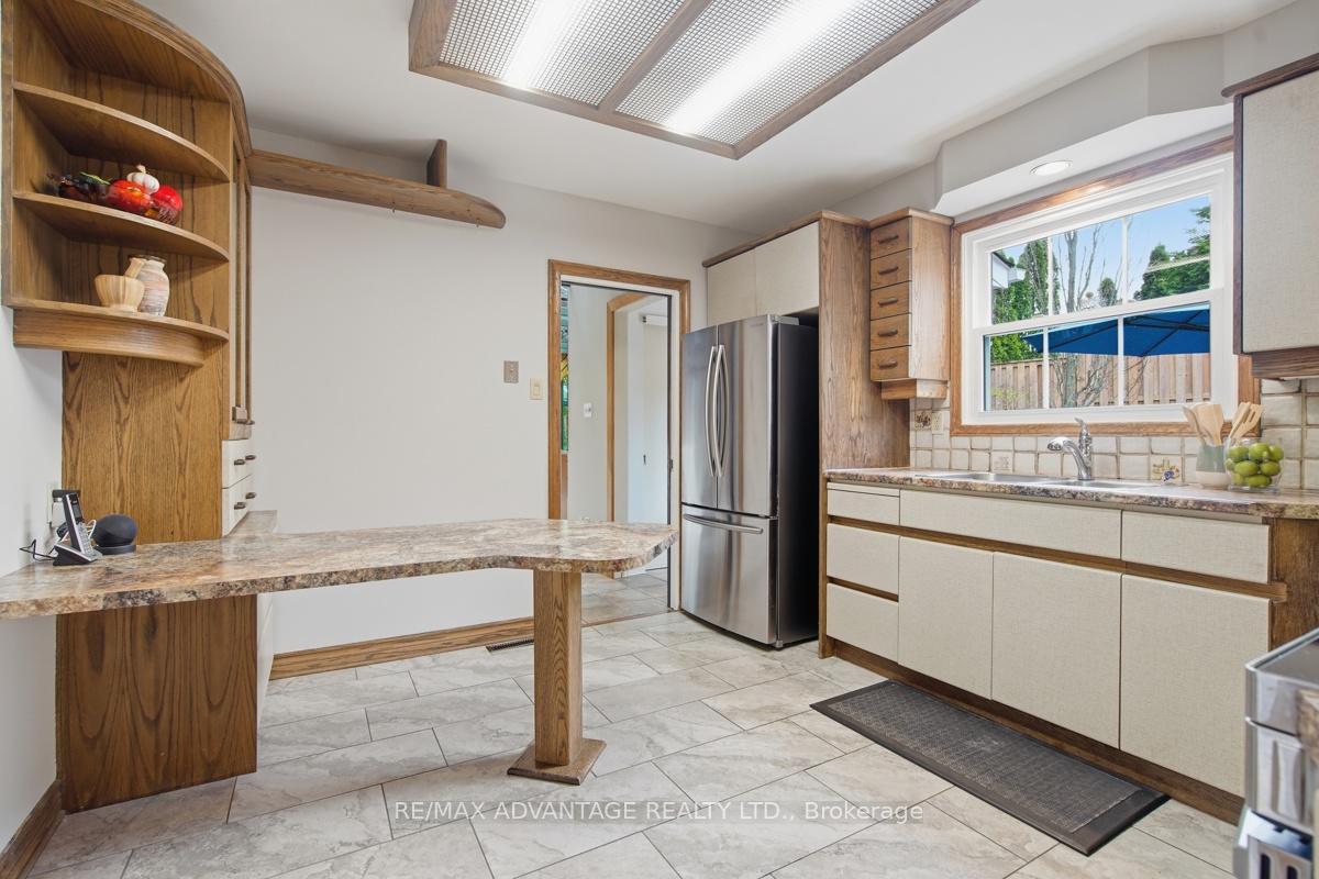 Photo 12 of 35 Cowan Place, London, South R — HOMEH