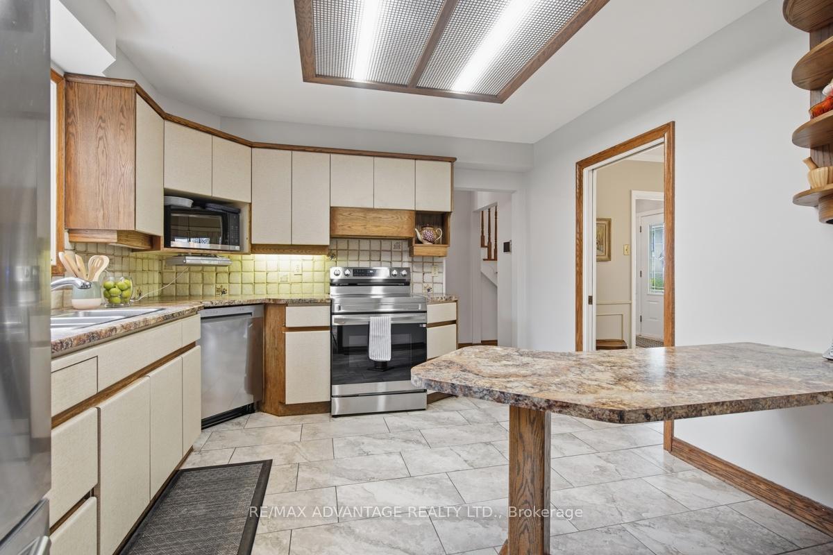 Photo 13 of 35 Cowan Place, London, South R — HOMEH