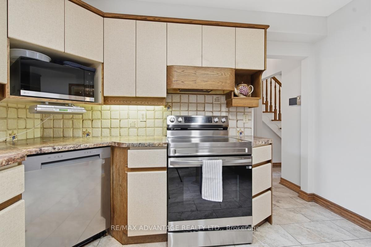 Photo 14 of 35 Cowan Place, London, South R — HOMEH