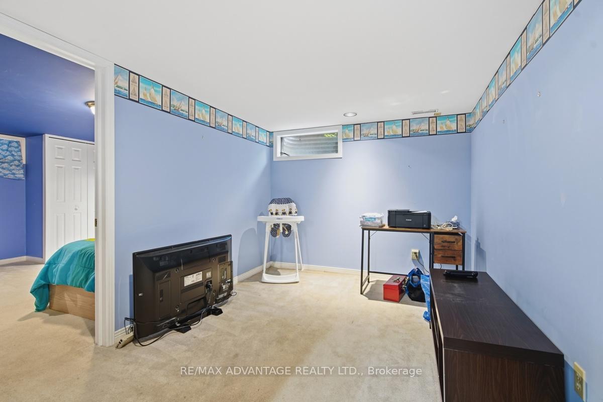 Photo 37 of 35 Cowan Place, London, South R — HOMEH