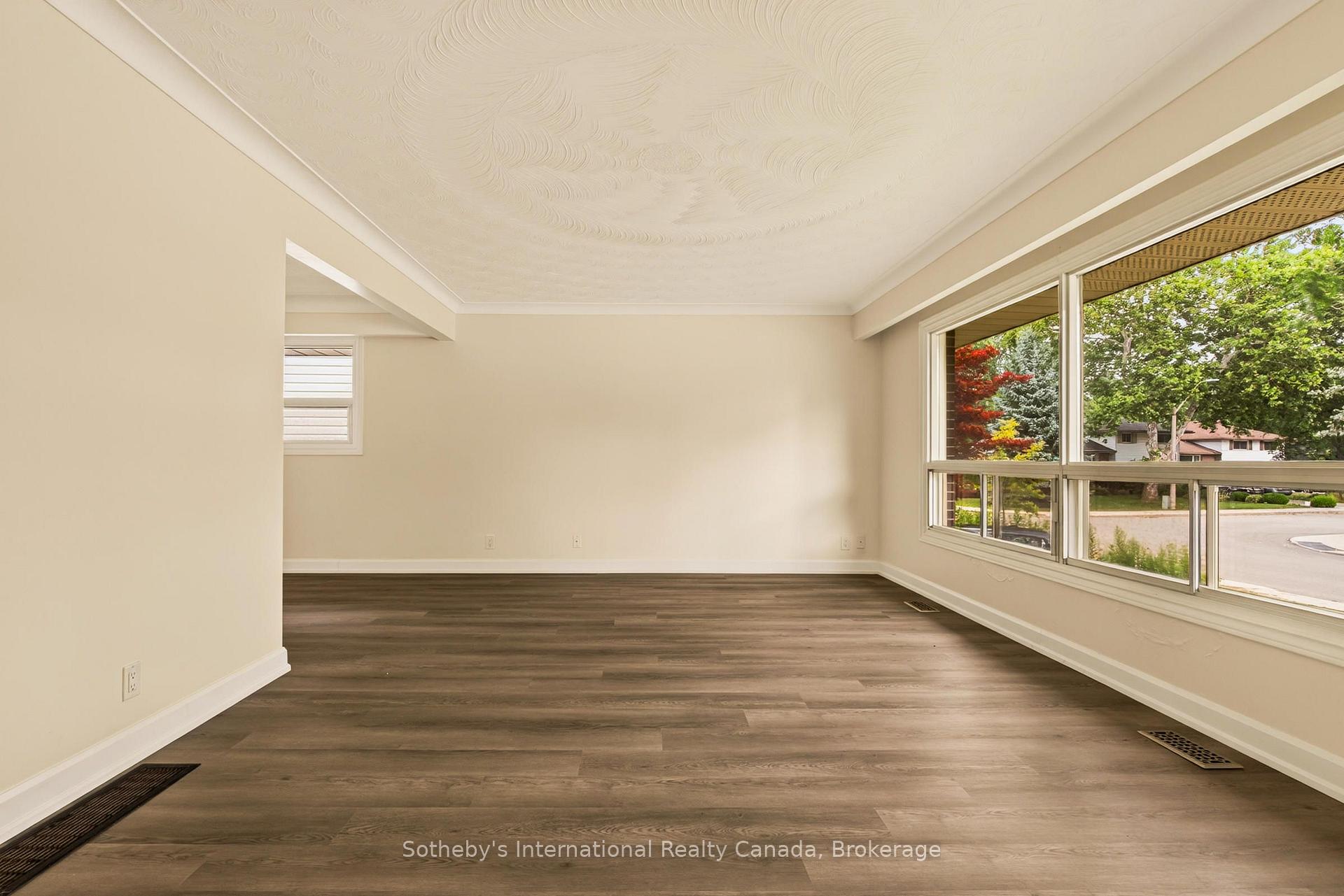 Photo 3 of 7 Delmar Drive, Hamilton, Buchanan — HOMEH