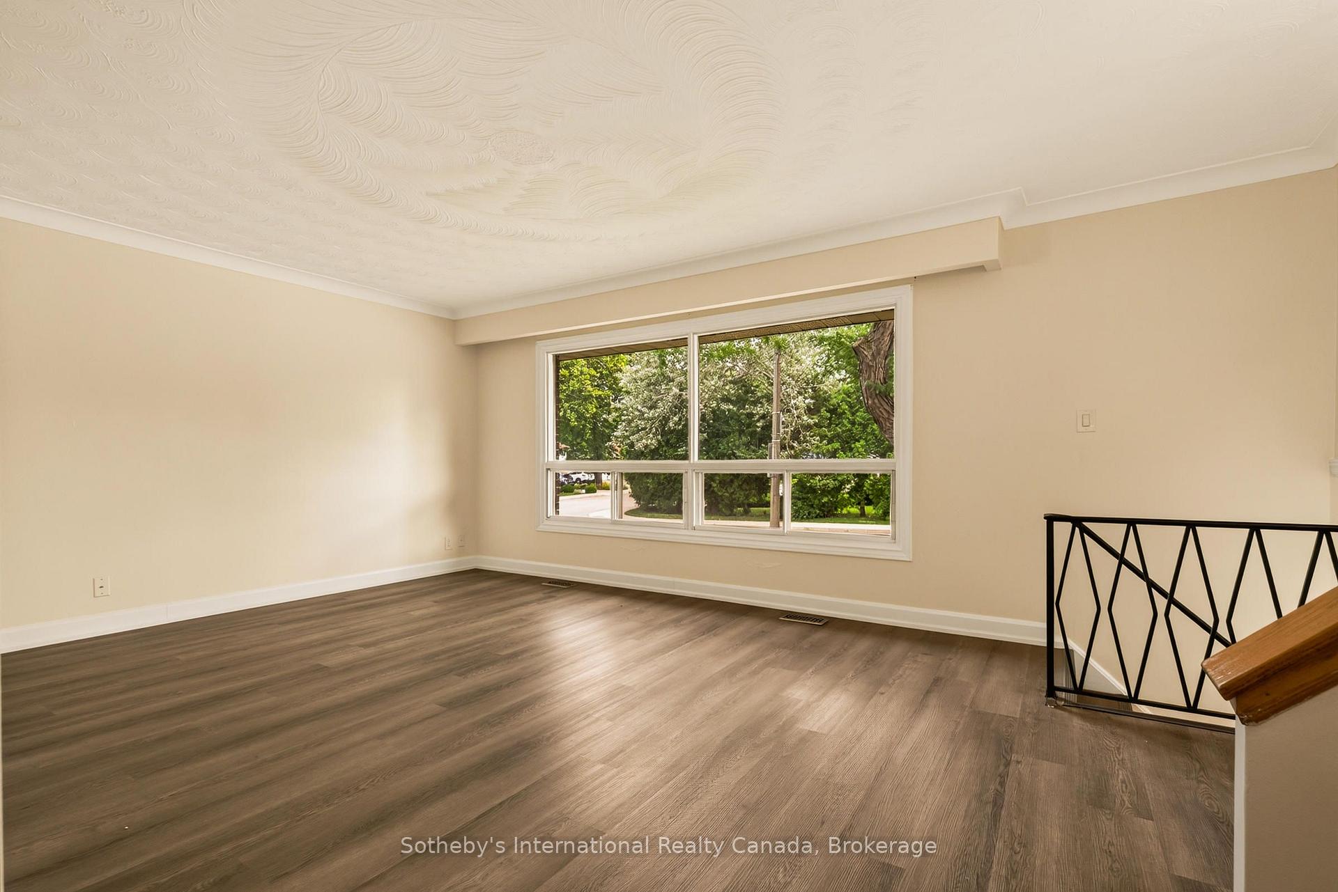 Photo 4 of 7 Delmar Drive, Hamilton, Buchanan — HOMEH