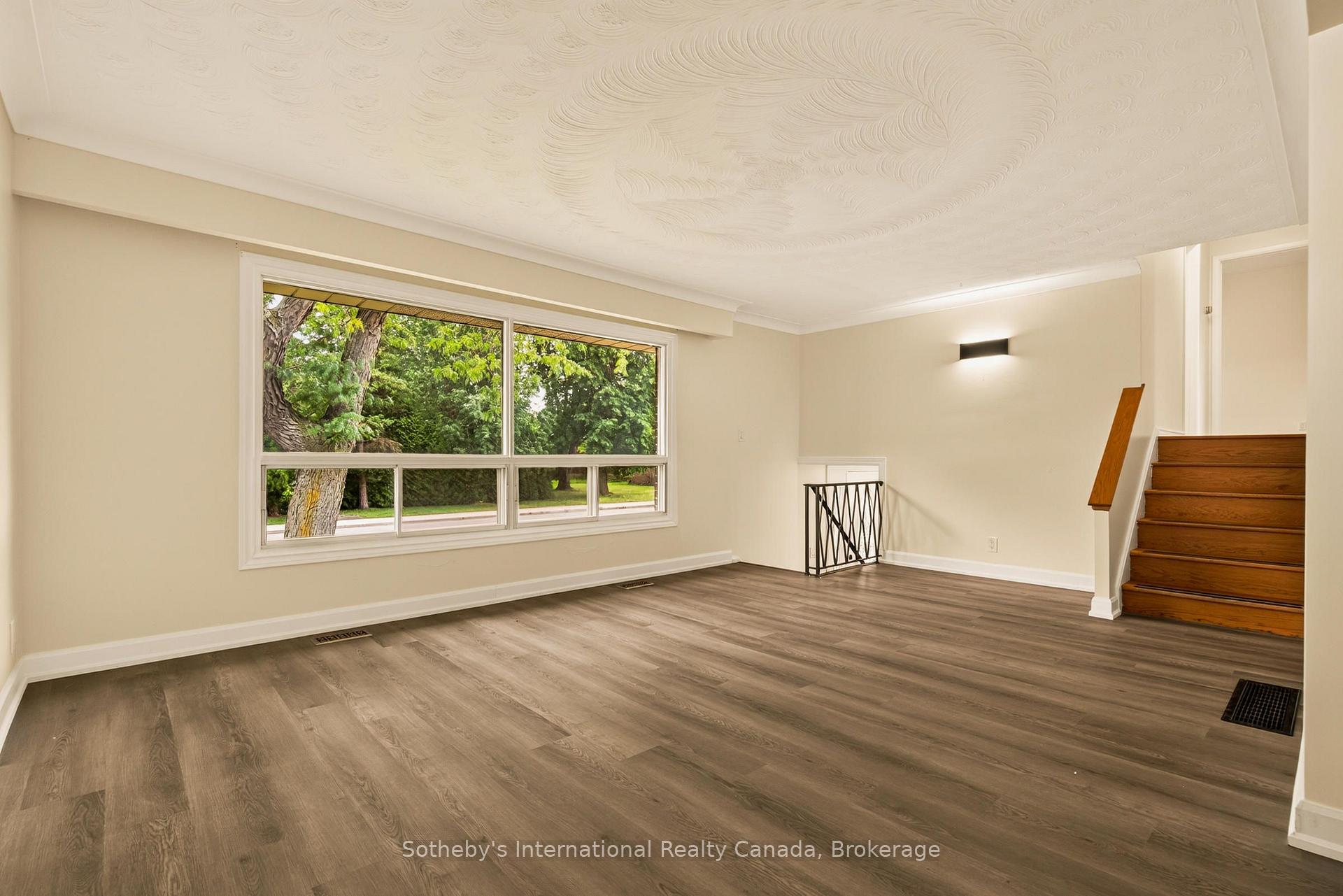 Photo 5 of 7 Delmar Drive, Hamilton, Buchanan — HOMEH