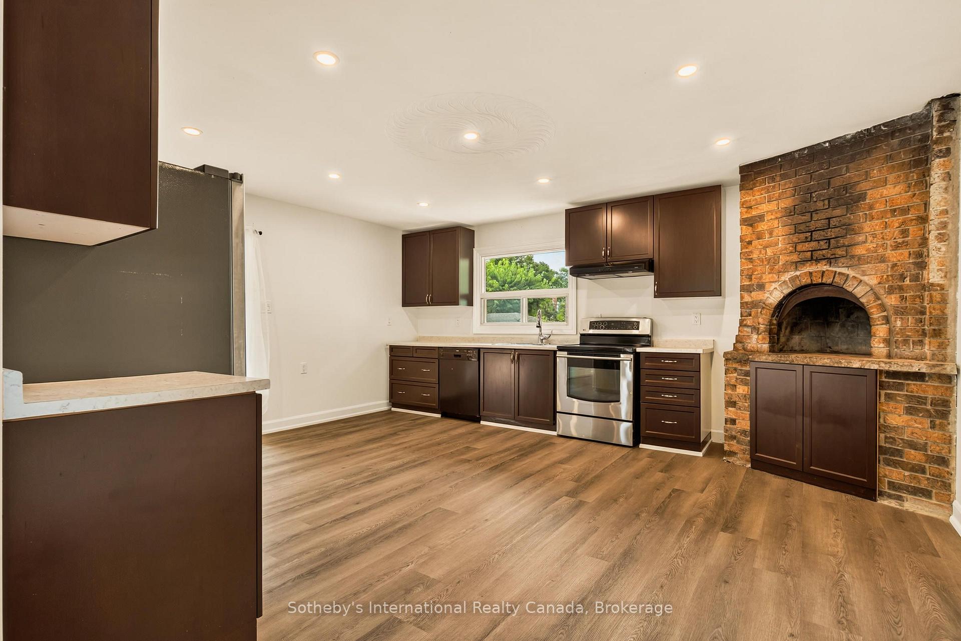 Photo 11 of 7 Delmar Drive, Hamilton, Buchanan — HOMEH
