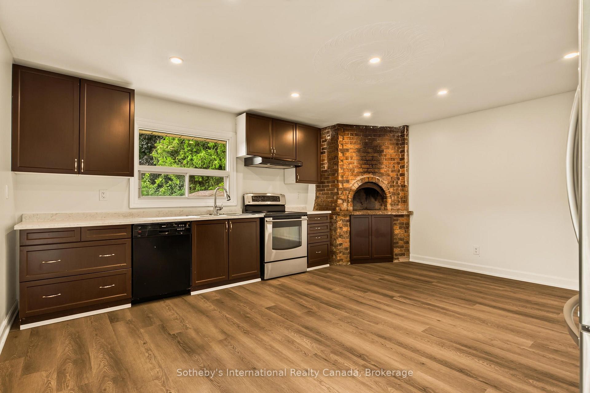 Photo 12 of 7 Delmar Drive, Hamilton, Buchanan — HOMEH