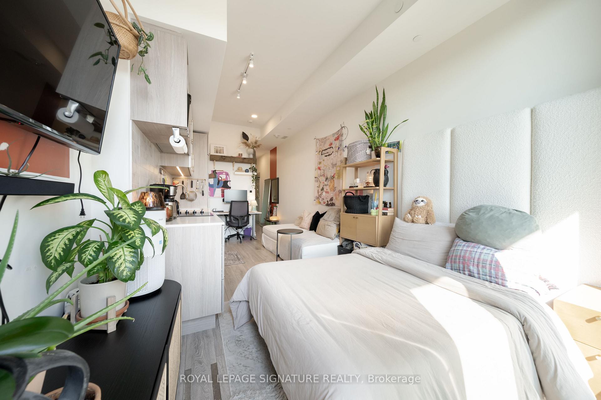 Photo 3 of Unit 929, 2020 Bathurst Street, Toronto, Humewood-Cedarvale — HOMEH