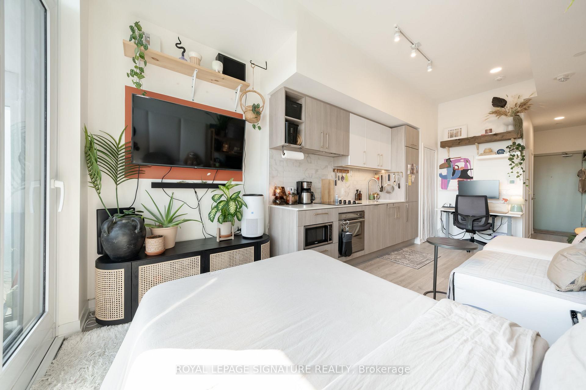 Photo 4 of Unit 929, 2020 Bathurst Street, Toronto, Humewood-Cedarvale — HOMEH