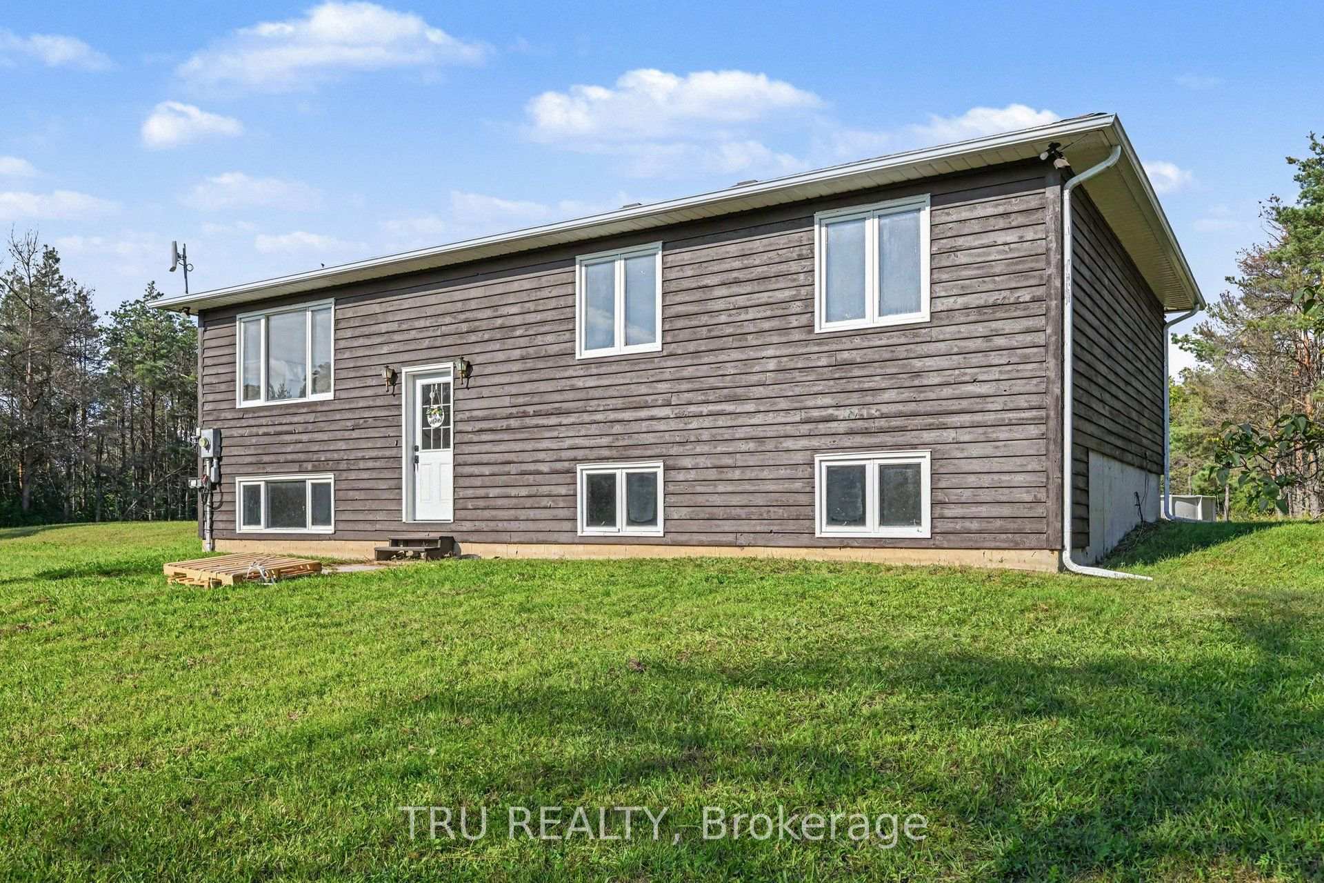 Photo 2 of 445 Bolton Road, North Grenville, North Grenville Twp (Kemptville South) — HOMEH
