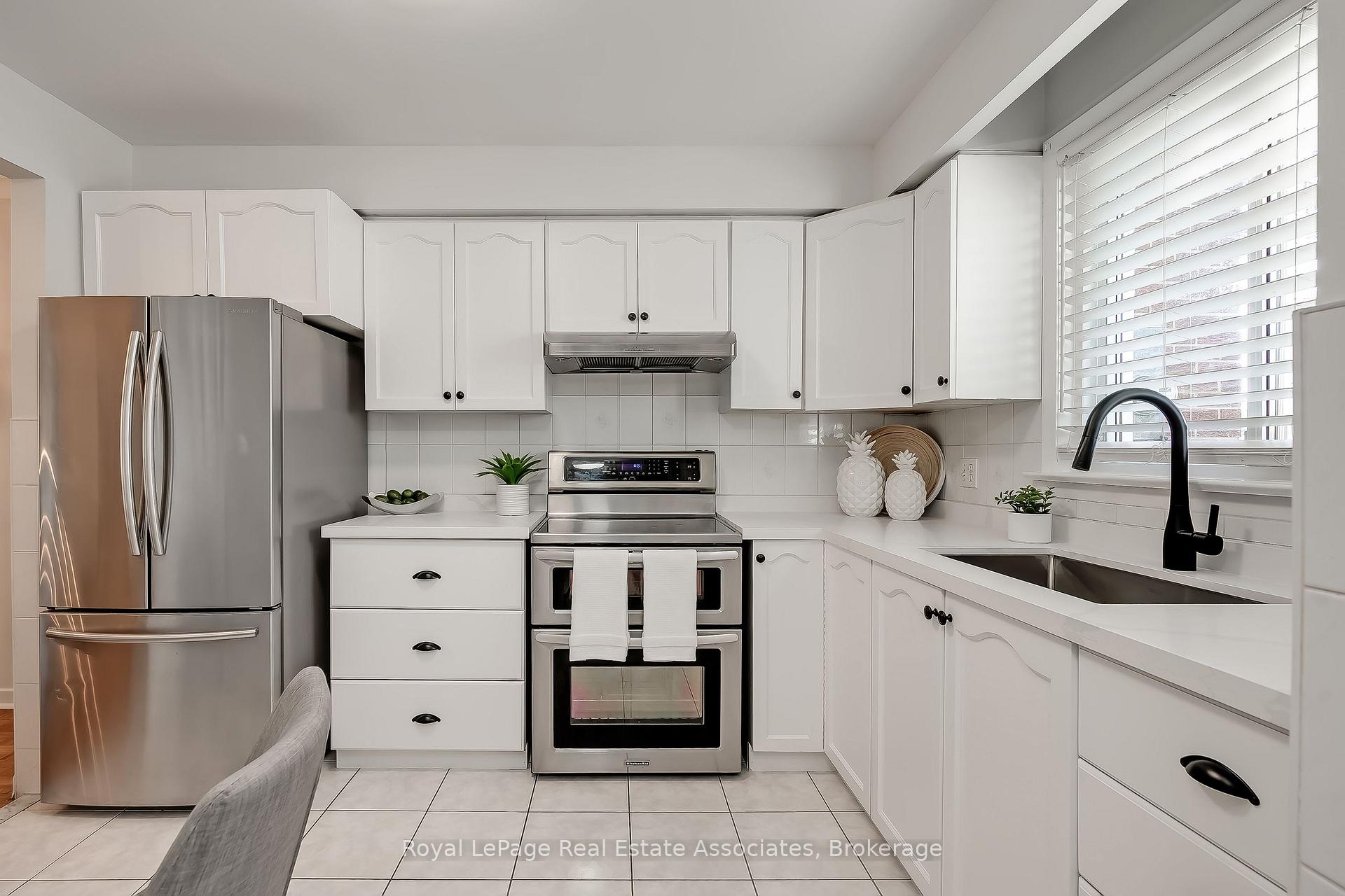 Photo 3 of Unit 70, 3 Centennial Pk Road, Etobicoke, Eringate-Centennial-West Deane — HOMEH