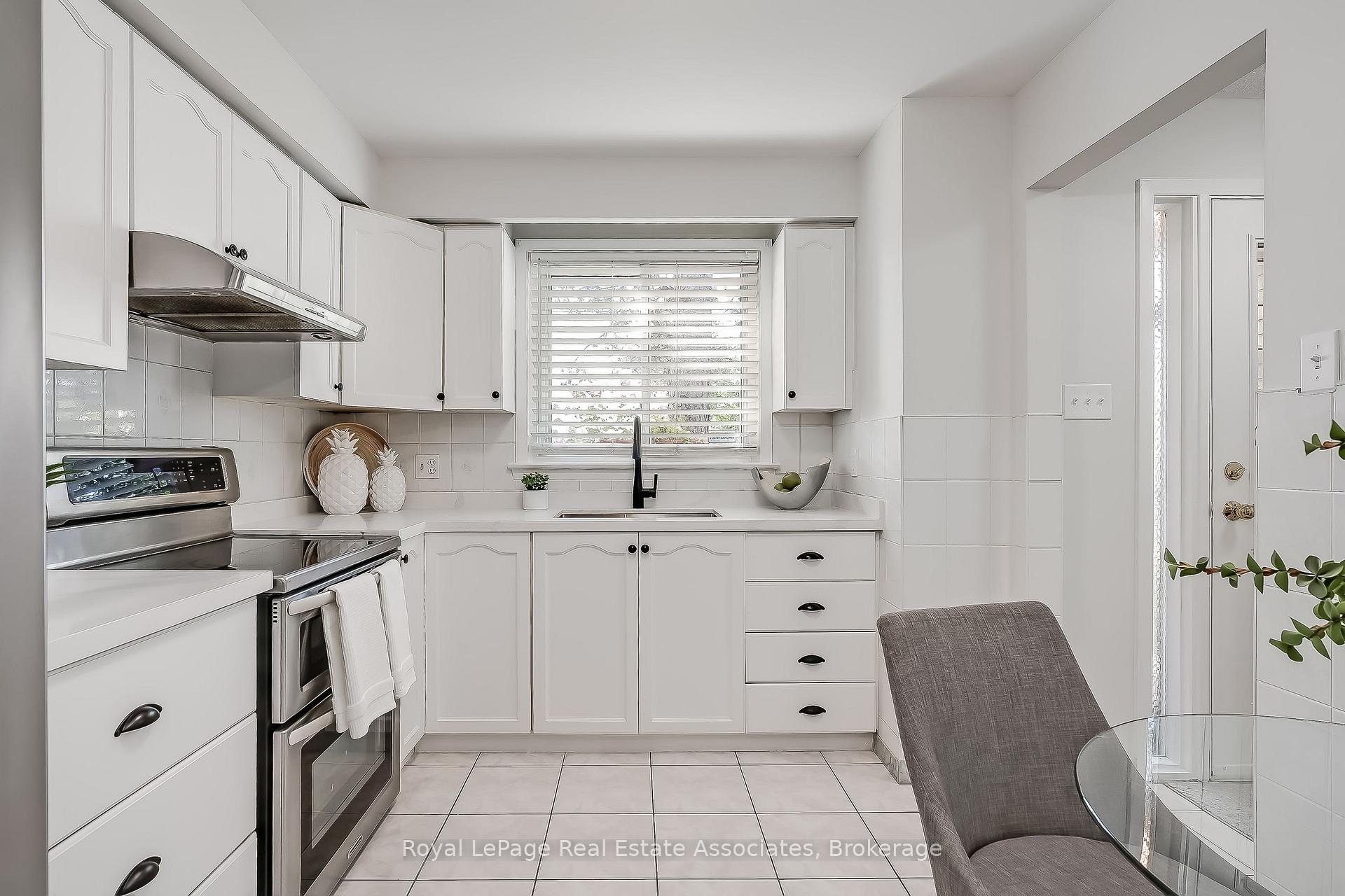 Photo 5 of Unit 70, 3 Centennial Pk Road, Etobicoke, Eringate-Centennial-West Deane — HOMEH