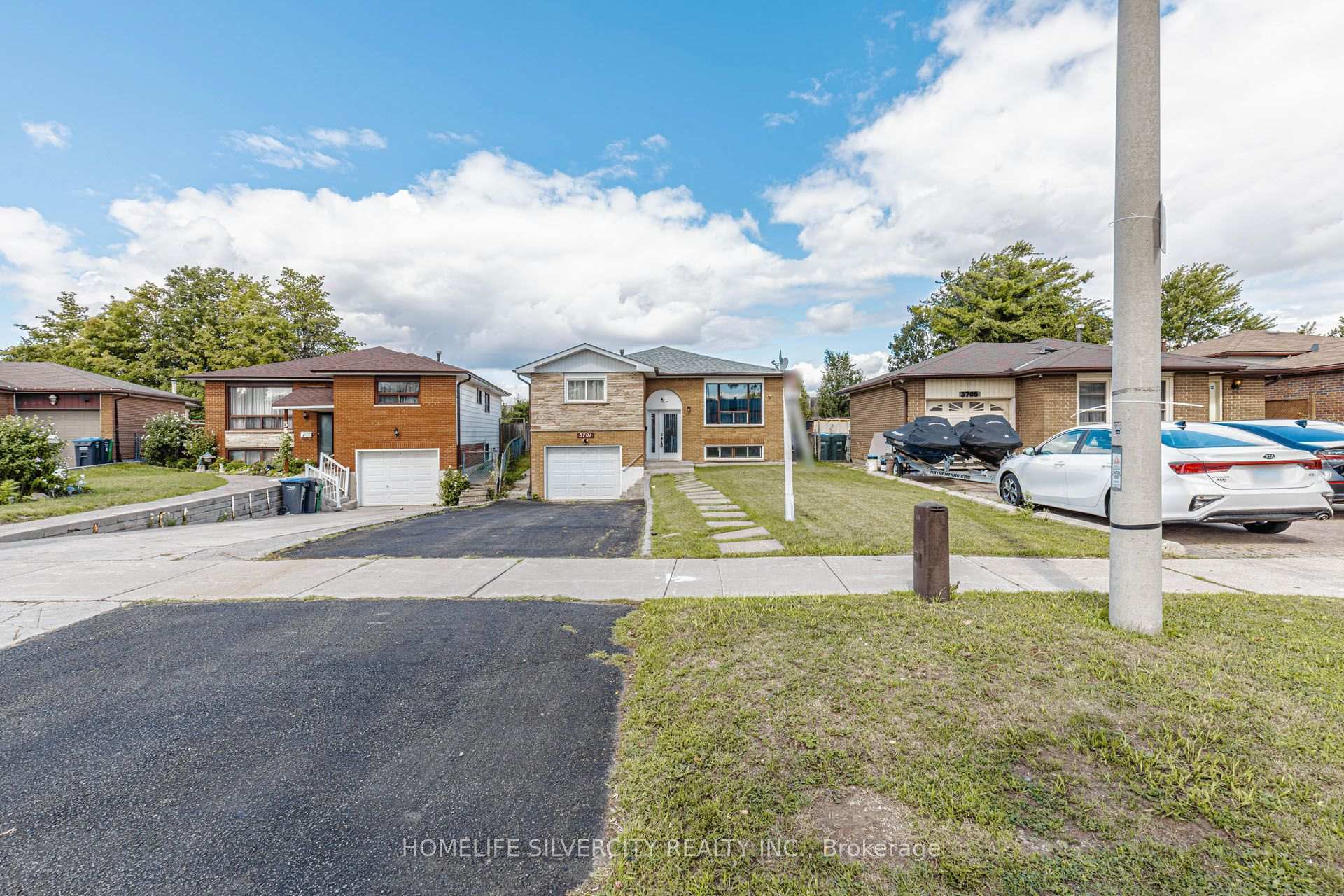 Photo 1 of 3701 Keenan Crescent, Mississauga, Malton — HOMEH