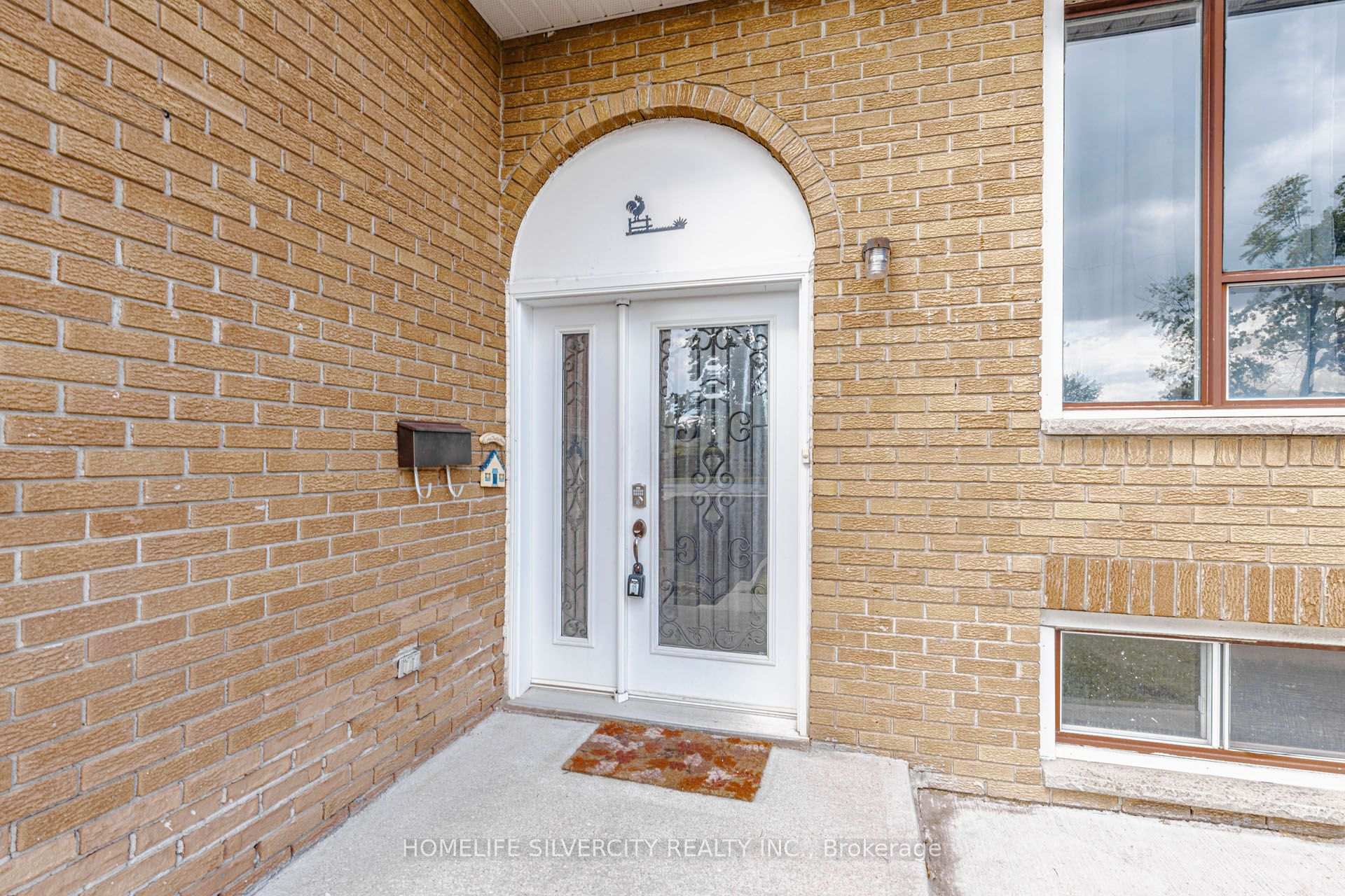 Photo 5 of 3701 Keenan Crescent, Mississauga, Malton — HOMEH