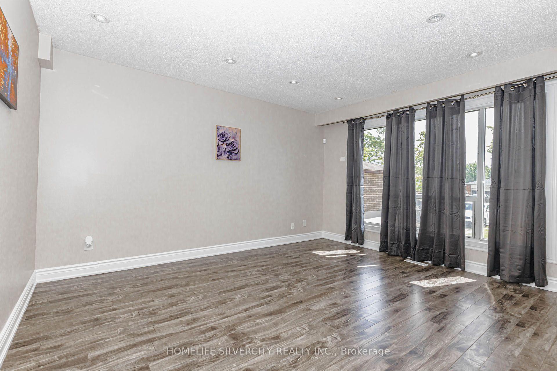Photo 9 of 3701 Keenan Crescent, Mississauga, Malton — HOMEH