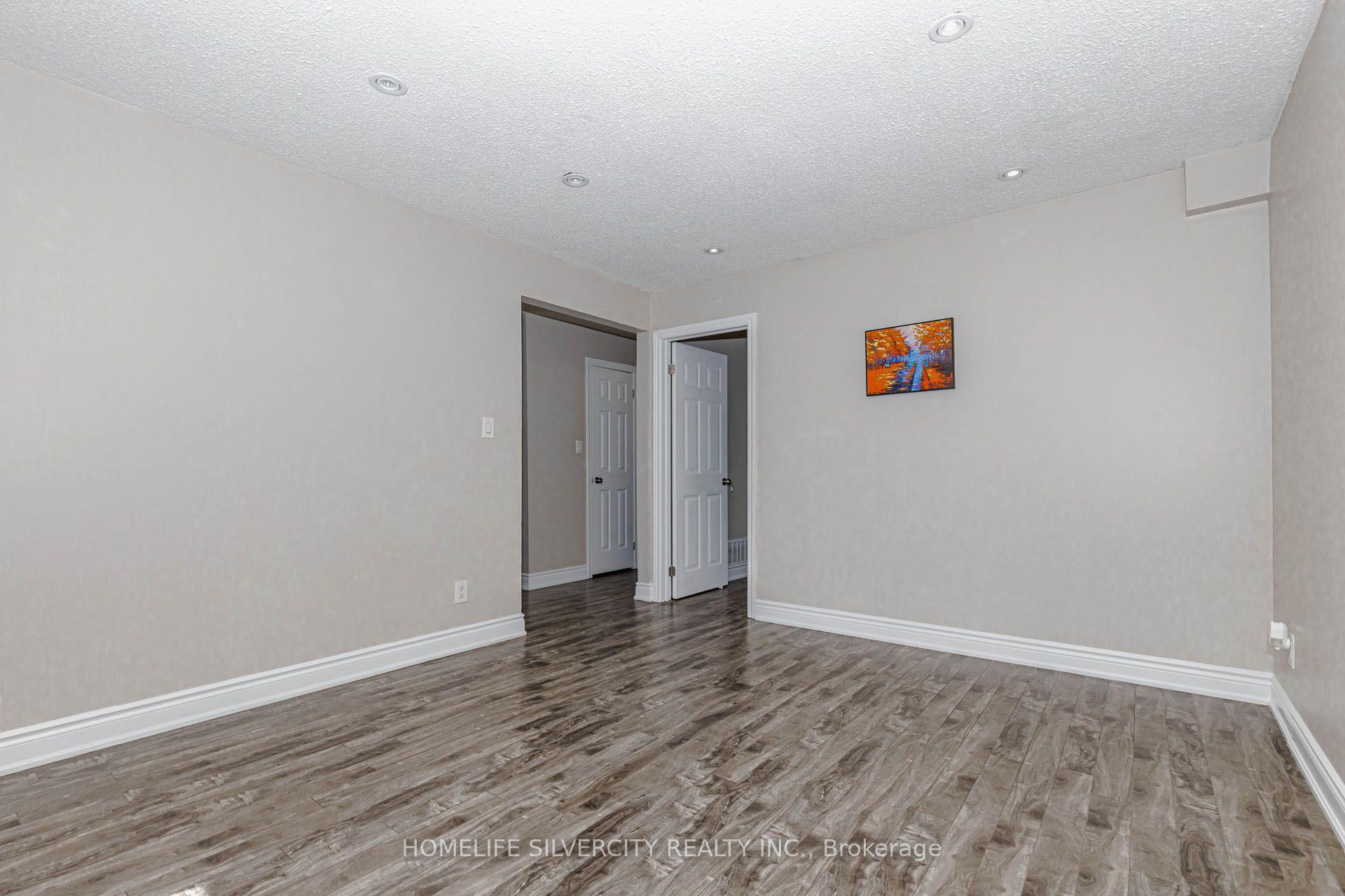 Photo 11 of 3701 Keenan Crescent, Mississauga, Malton — HOMEH
