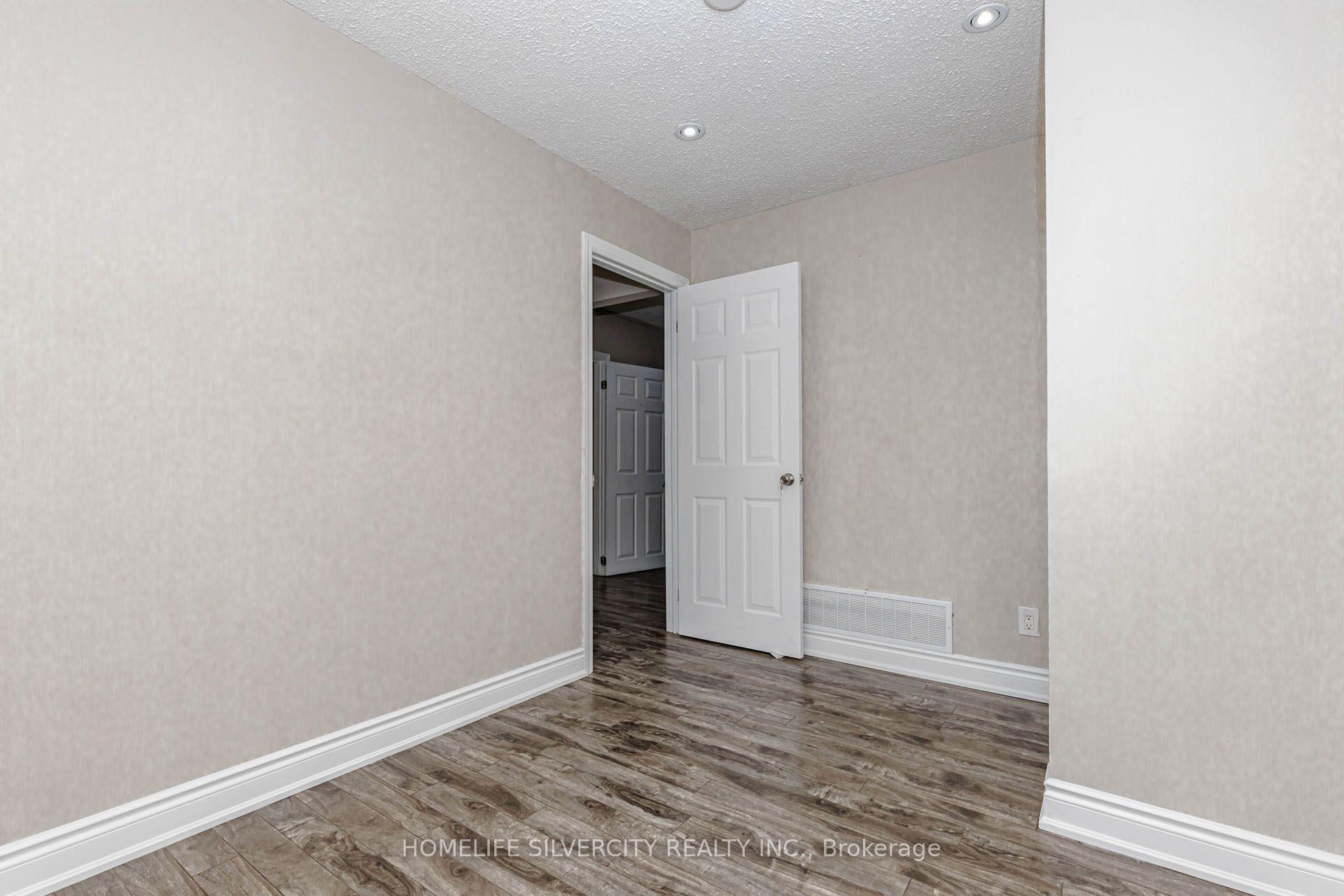 Photo 25 of 3701 Keenan Crescent, Mississauga, Malton — HOMEH