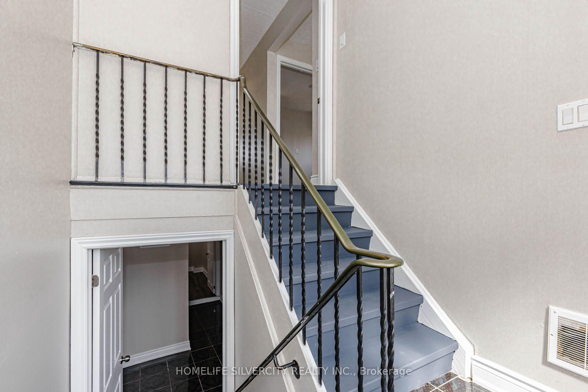 Photo 39 of 3701 Keenan Crescent, Mississauga, Malton — HOMEH