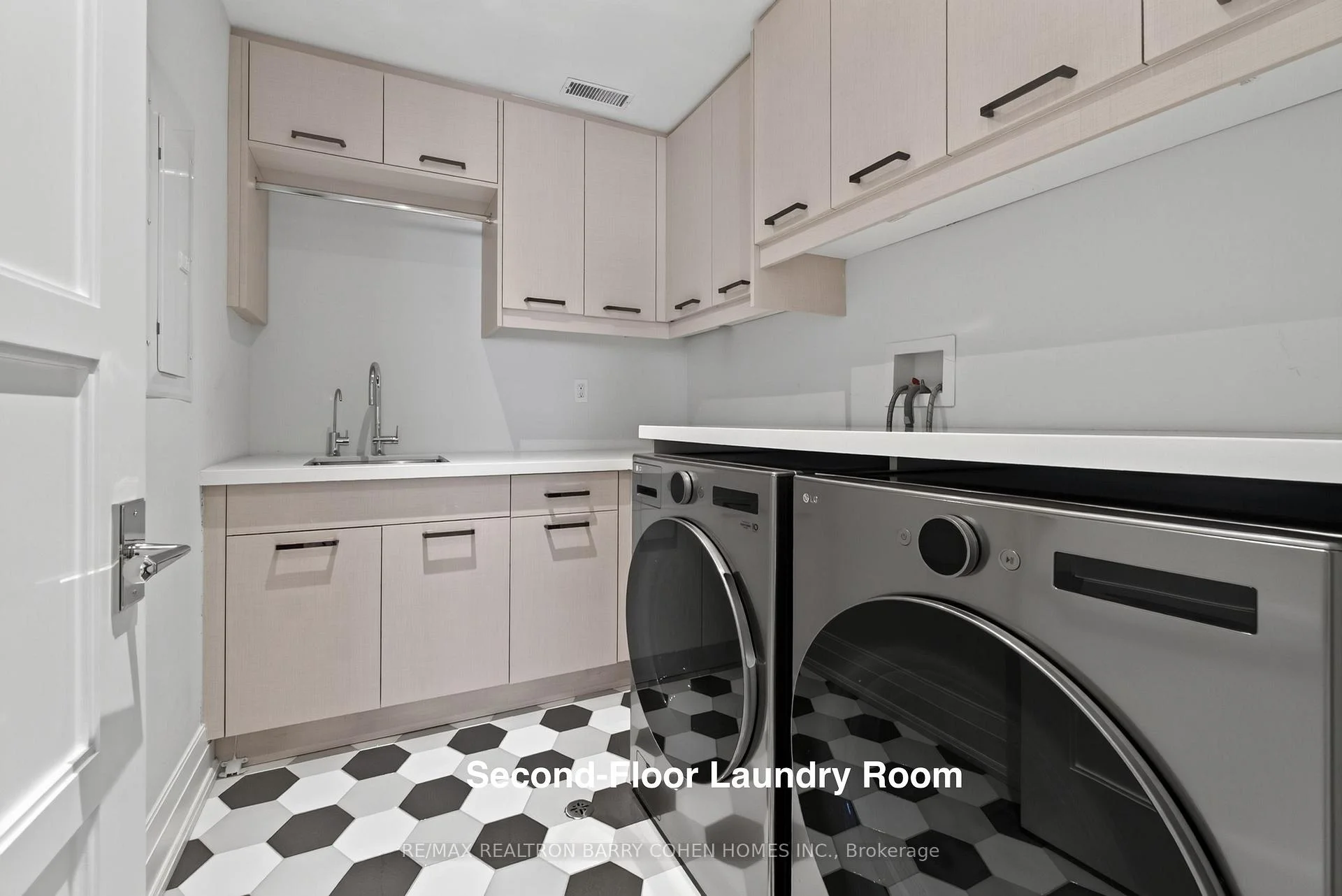 Photo 37 of 154 Yonge Boulevard, Toronto, Bedford Park-Nortown — HOMEH