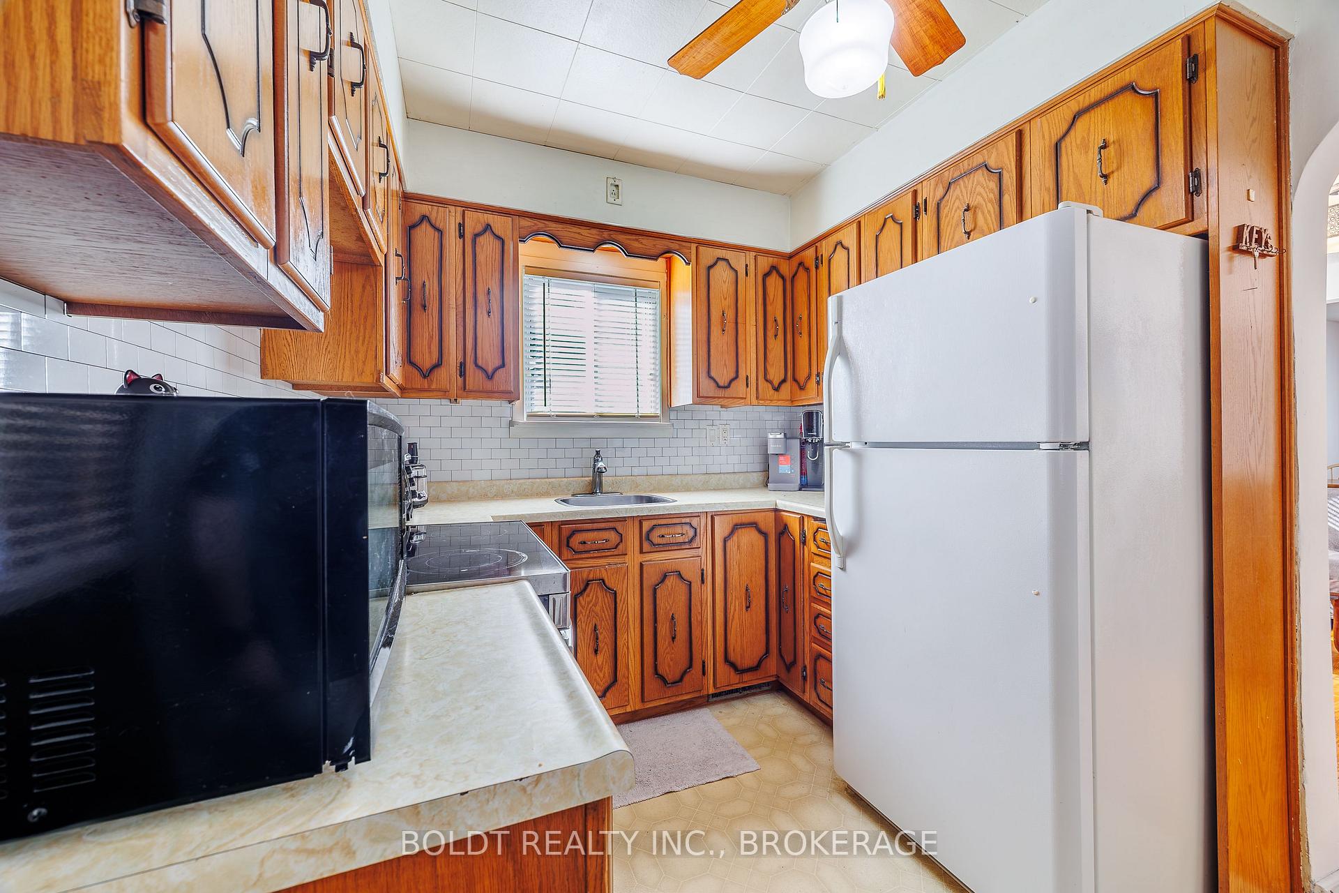 Photo 14 of 20 Stuart Avenue, St. Catharines, Downtown — HOMEH