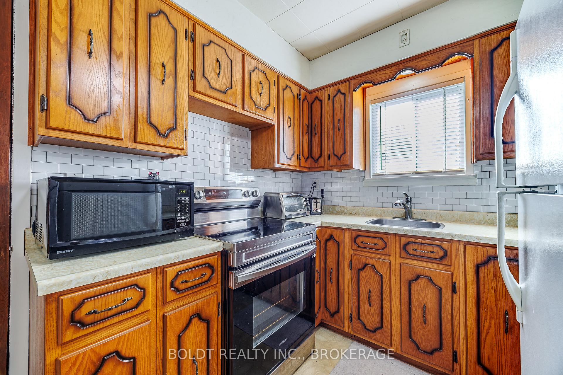 Photo 16 of 20 Stuart Avenue, St. Catharines, Downtown — HOMEH