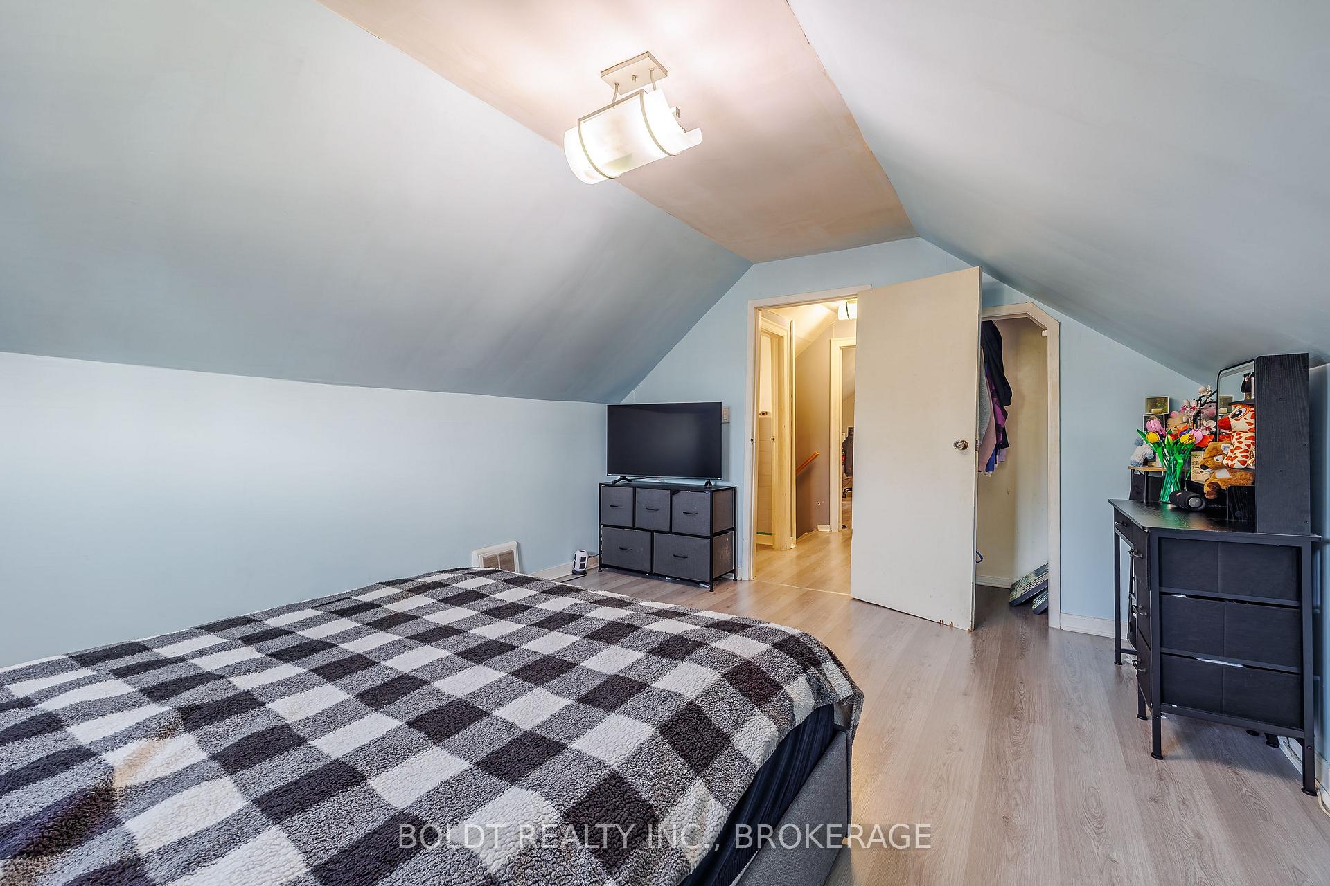 Photo 31 of 20 Stuart Avenue, St. Catharines, Downtown — HOMEH
