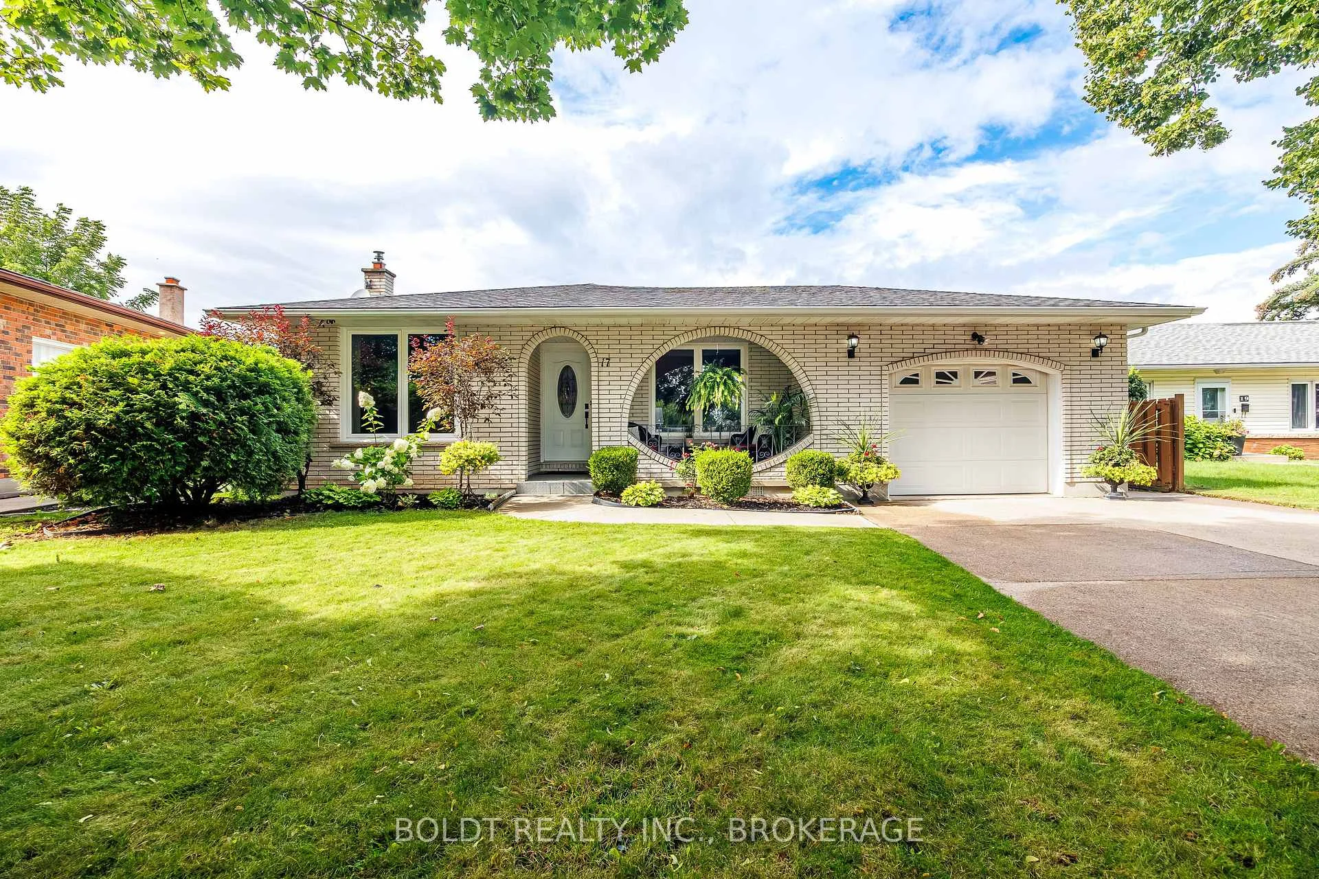 Photo 2 of 20 Stuart Avenue, St. Catharines, Downtown — HOMEH