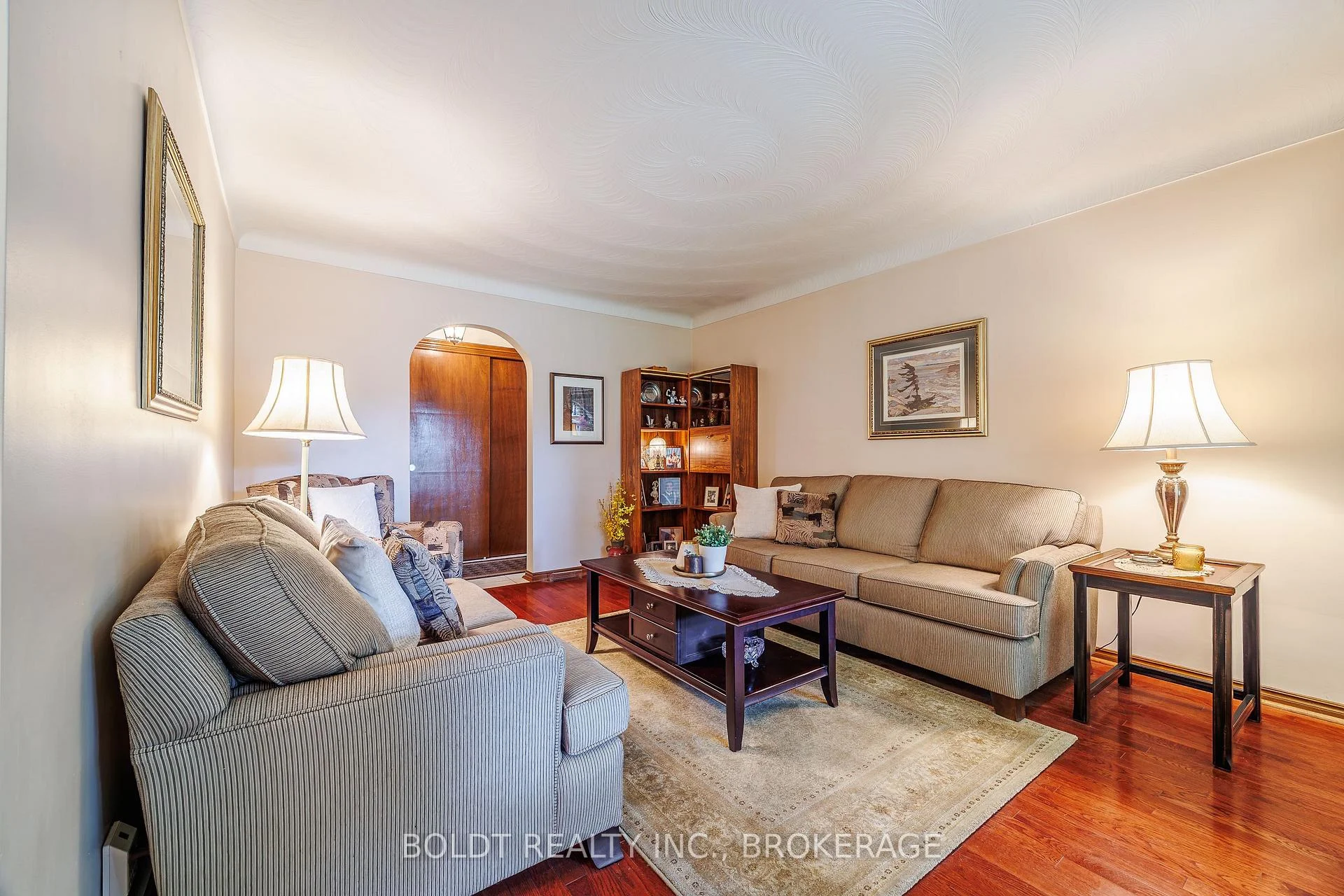 Photo 3 of 20 Stuart Avenue, St. Catharines, Downtown — HOMEH