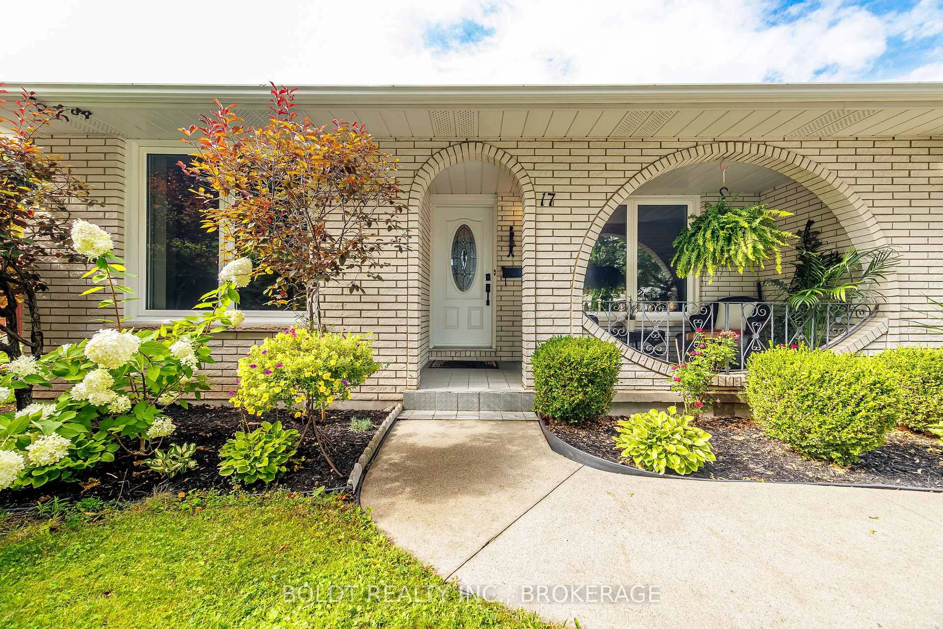 Photo 6 of 20 Stuart Avenue, St. Catharines, Downtown — HOMEH