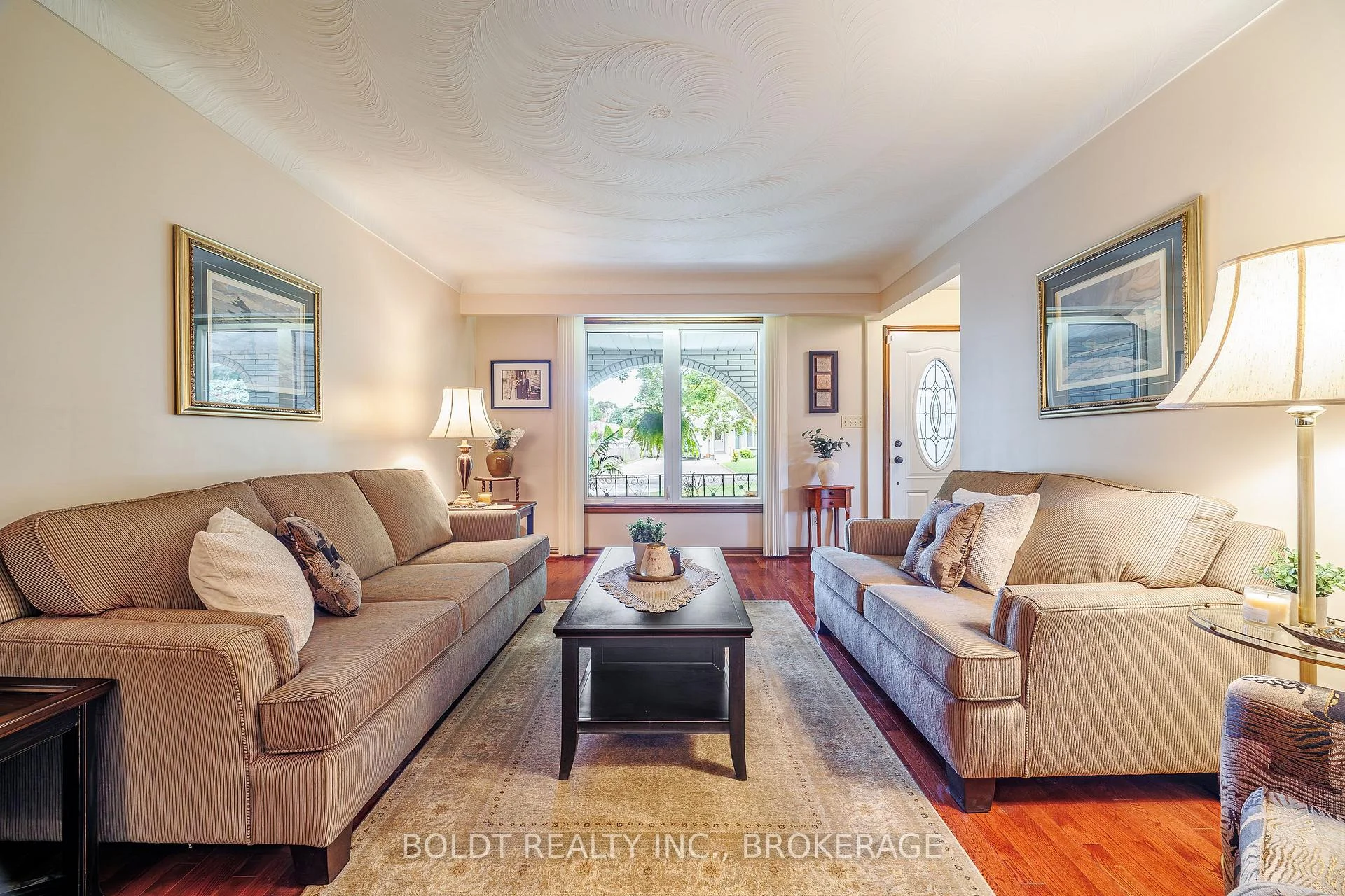 Photo 9 of 20 Stuart Avenue, St. Catharines, Downtown — HOMEH