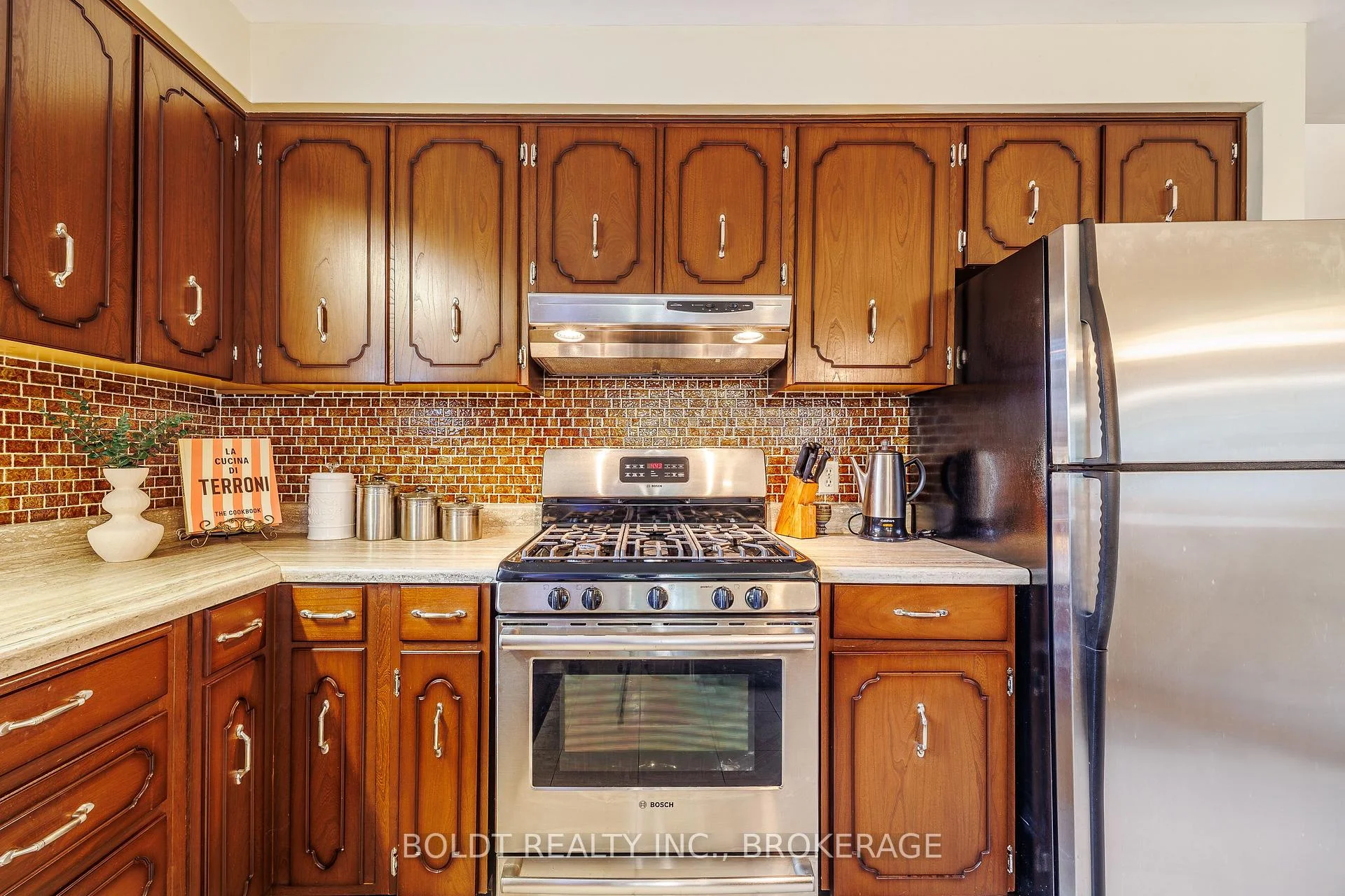 Photo 15 of 20 Stuart Avenue, St. Catharines, Downtown — HOMEH