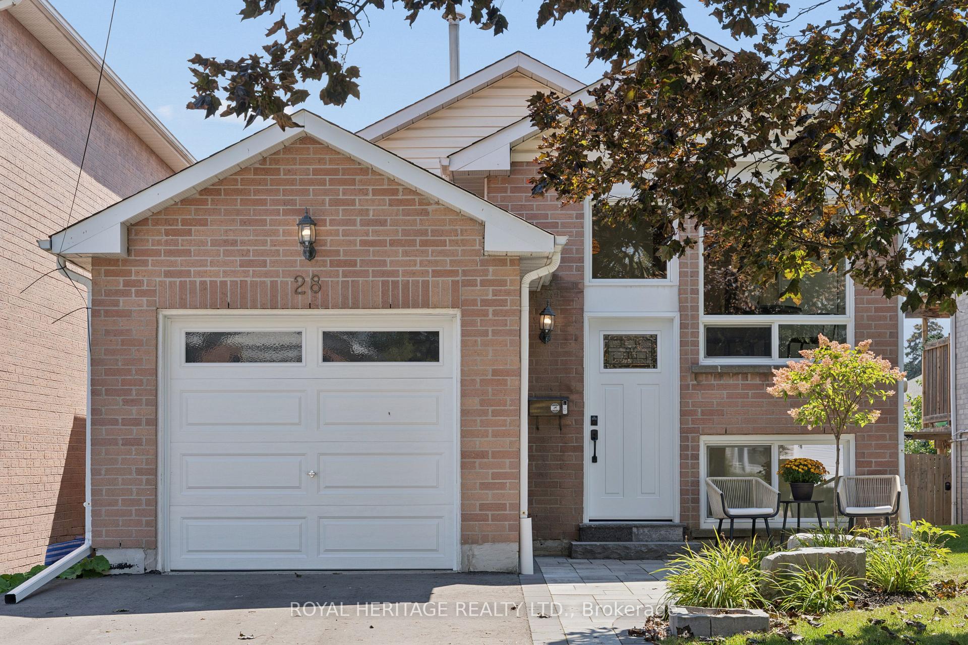 Photo 1 of 28 Glanville Crescent, Clarington, Bowmanville — HOMEH