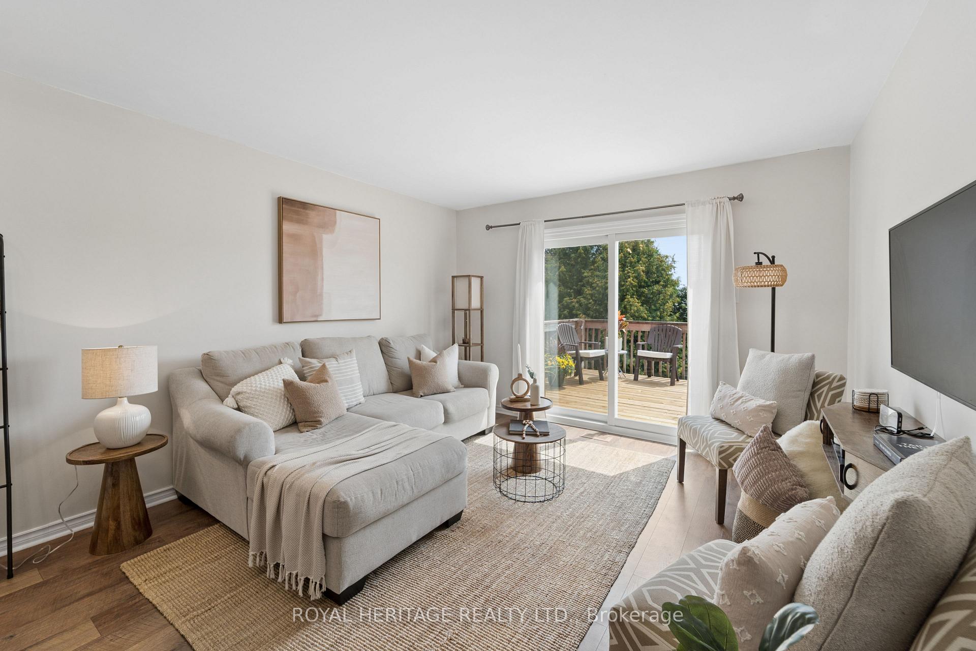 Photo 4 of 28 Glanville Crescent, Clarington, Bowmanville — HOMEH