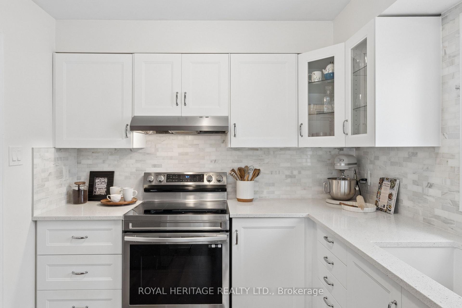 Photo 8 of 28 Glanville Crescent, Clarington, Bowmanville — HOMEH